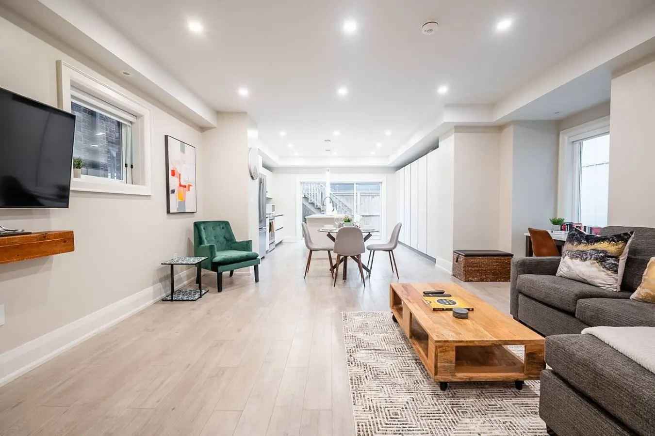 Modern Designer 1BR King Bed West End 10