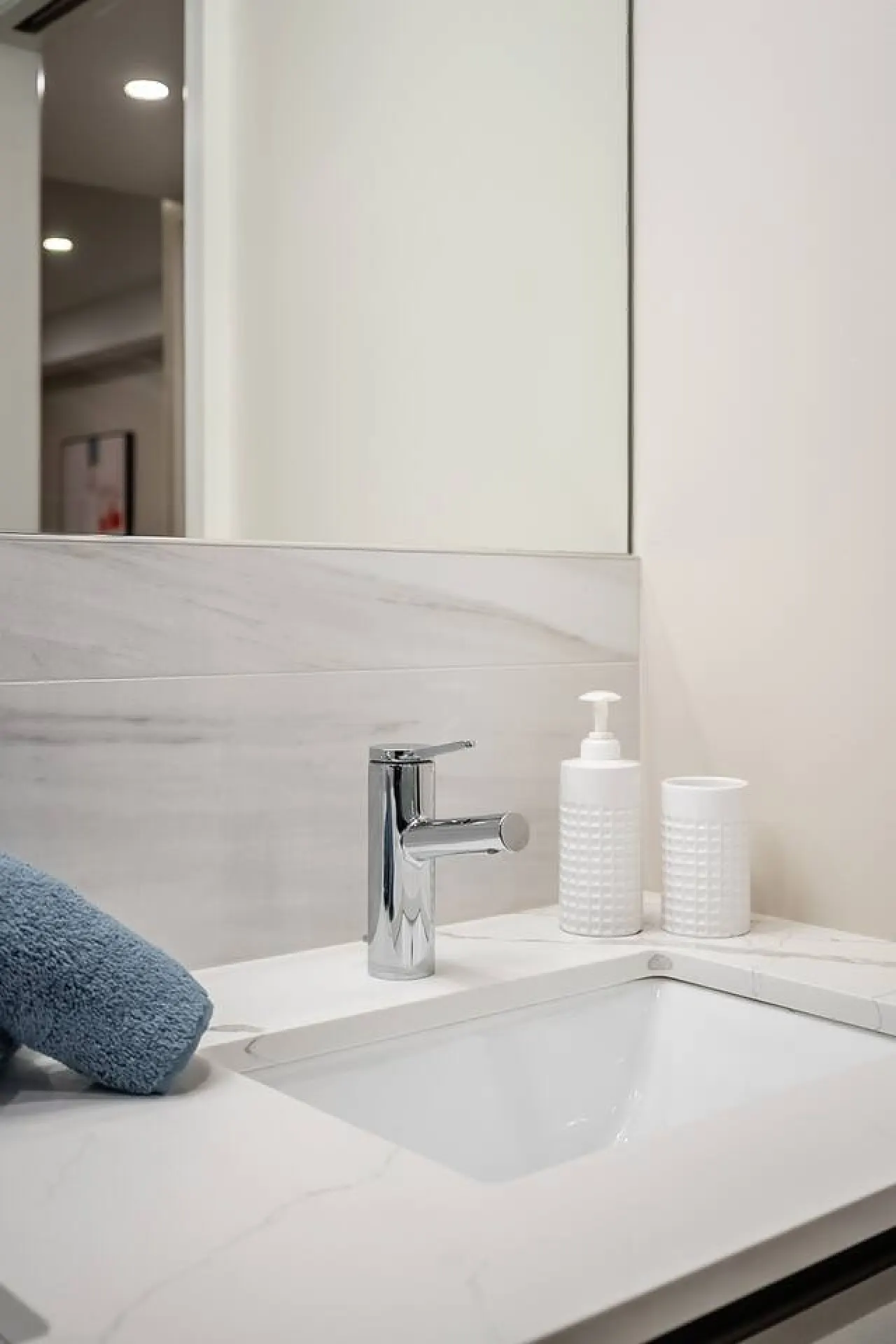 Modern Designer 1BR King Bed West End 12