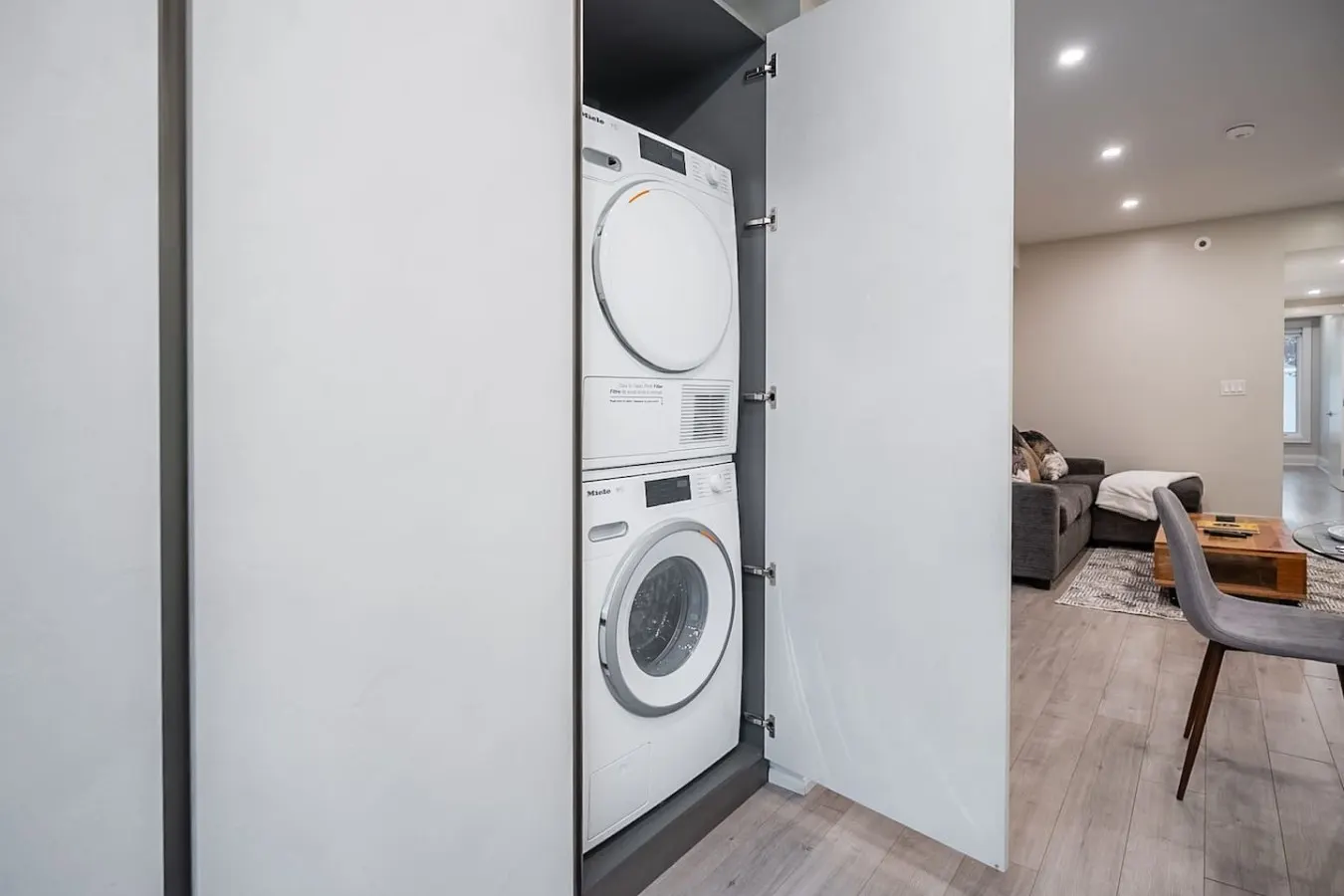 Modern Designer 1BR King Bed West End 14