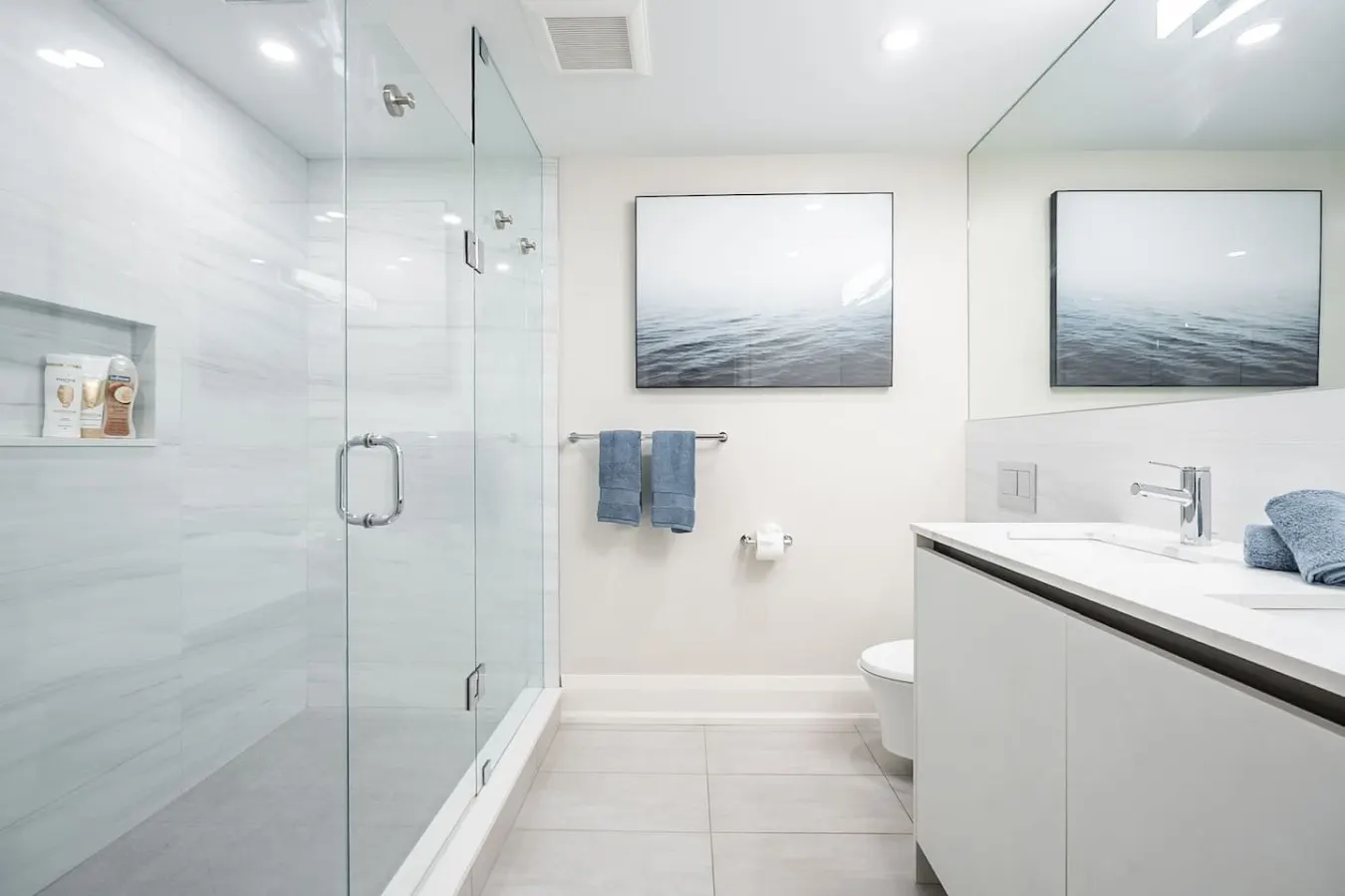 Modern Designer 1BR King Bed West End 20