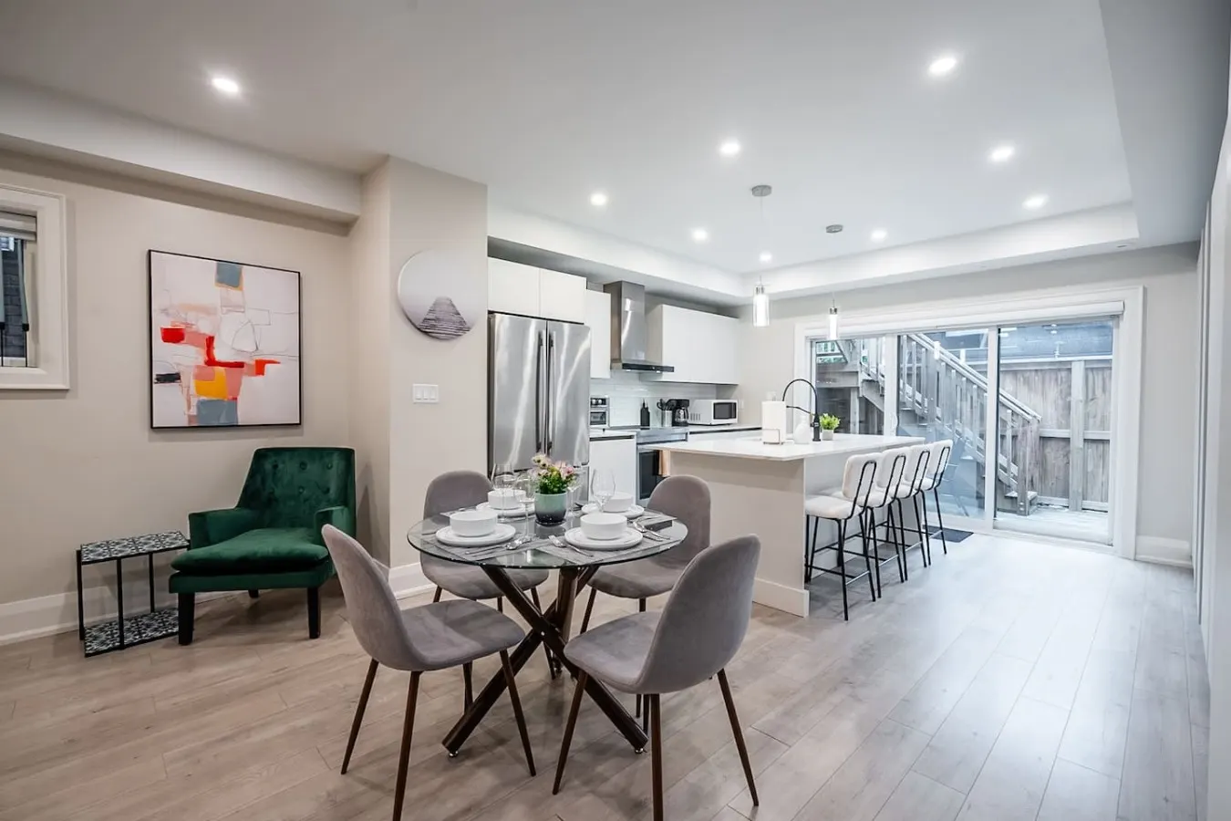 Modern Designer 1BR King Bed West End 3