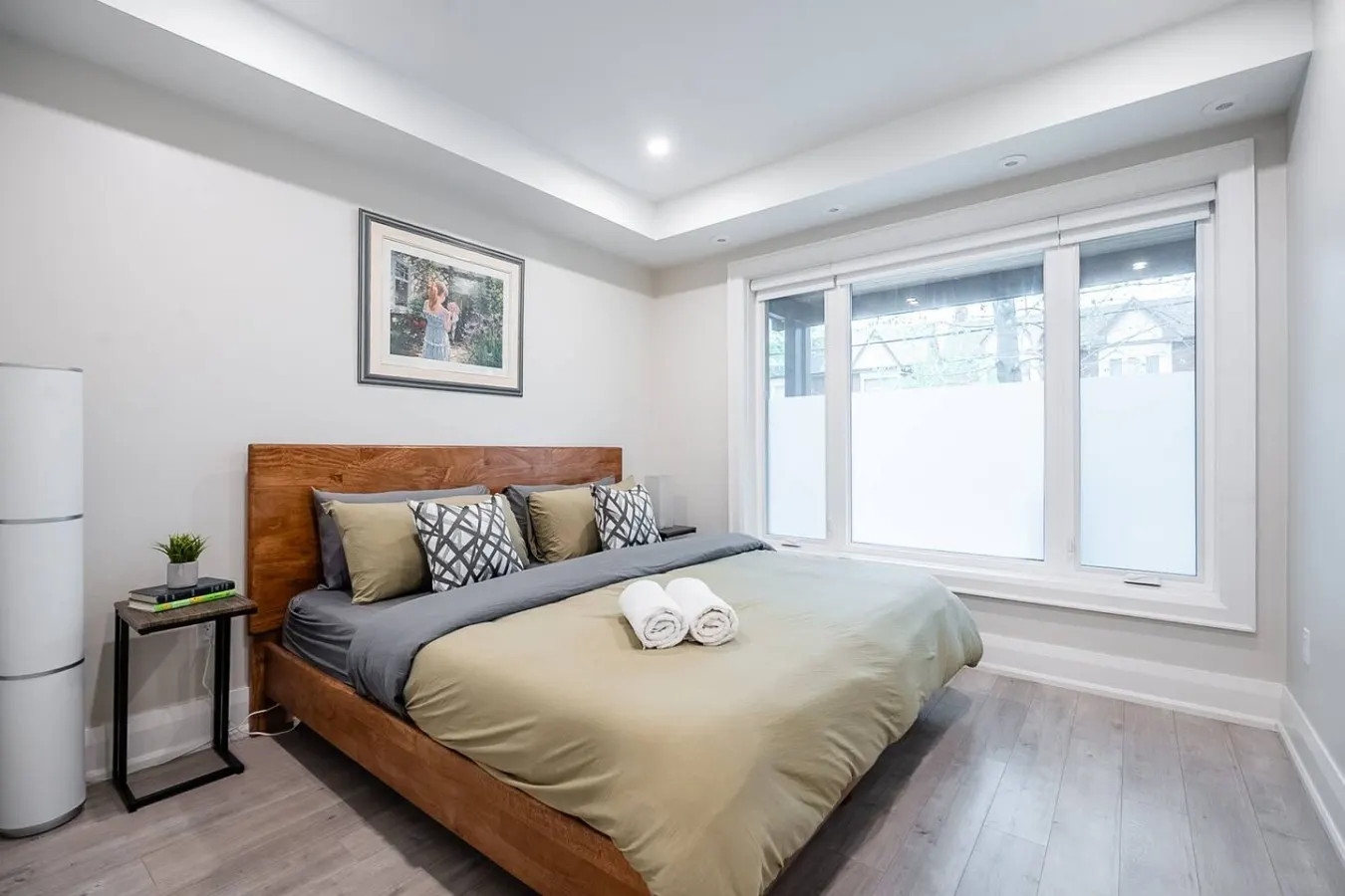 Modern Designer 1BR King Bed West End 4