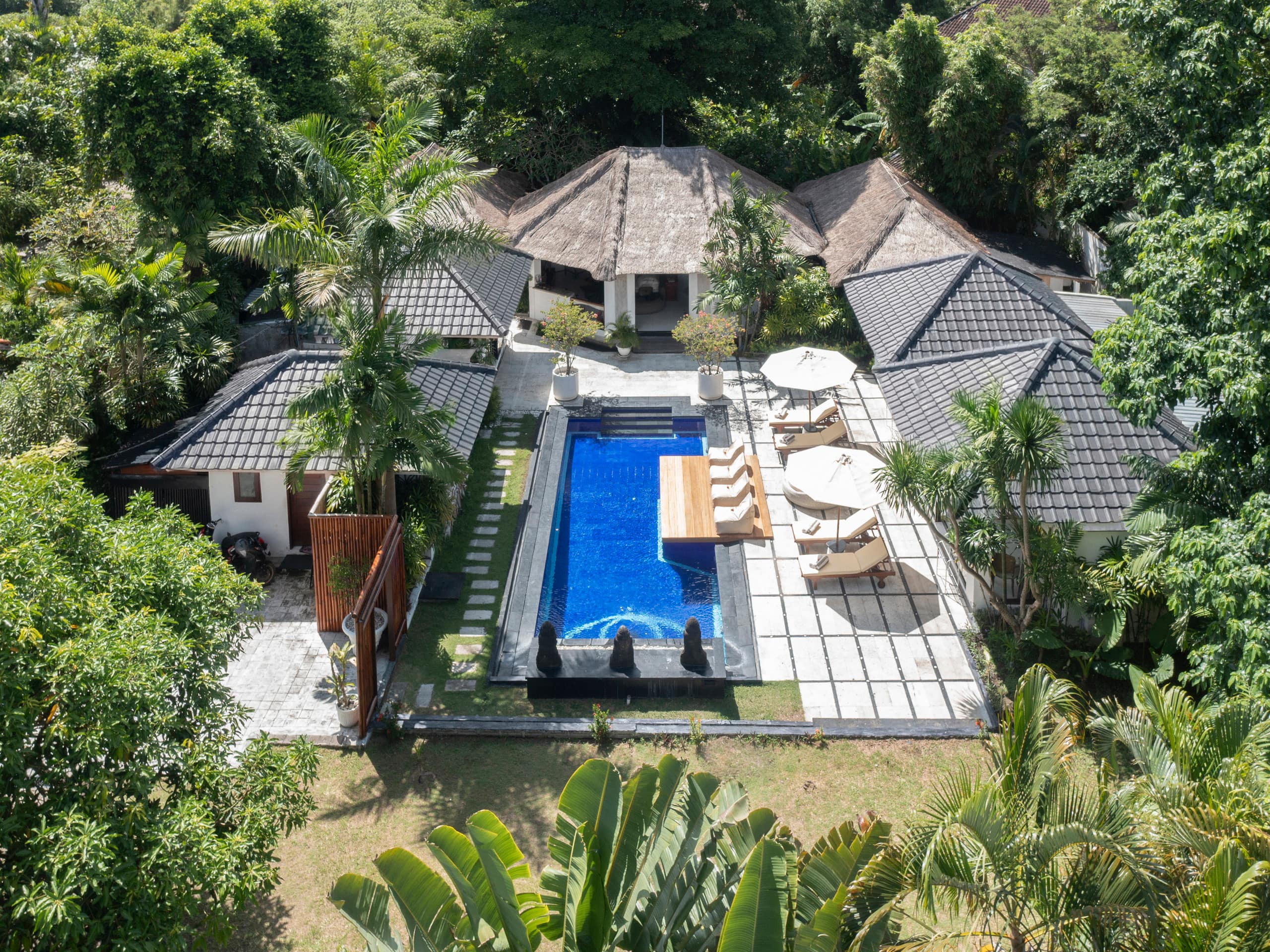 XL Tropical Estate • 4BR • Quiet • Next to POI