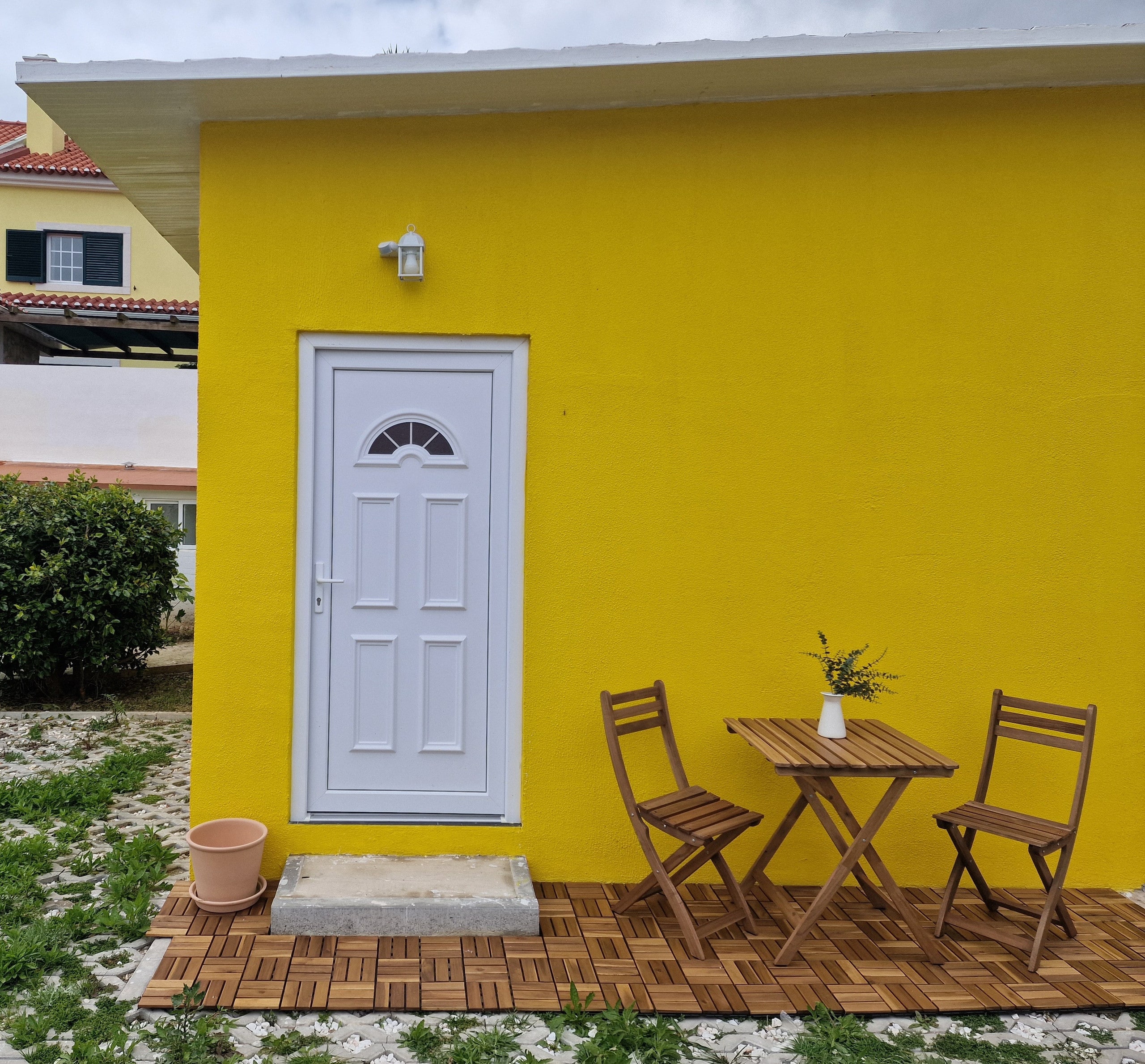 Cozy Yellow House — photo 3