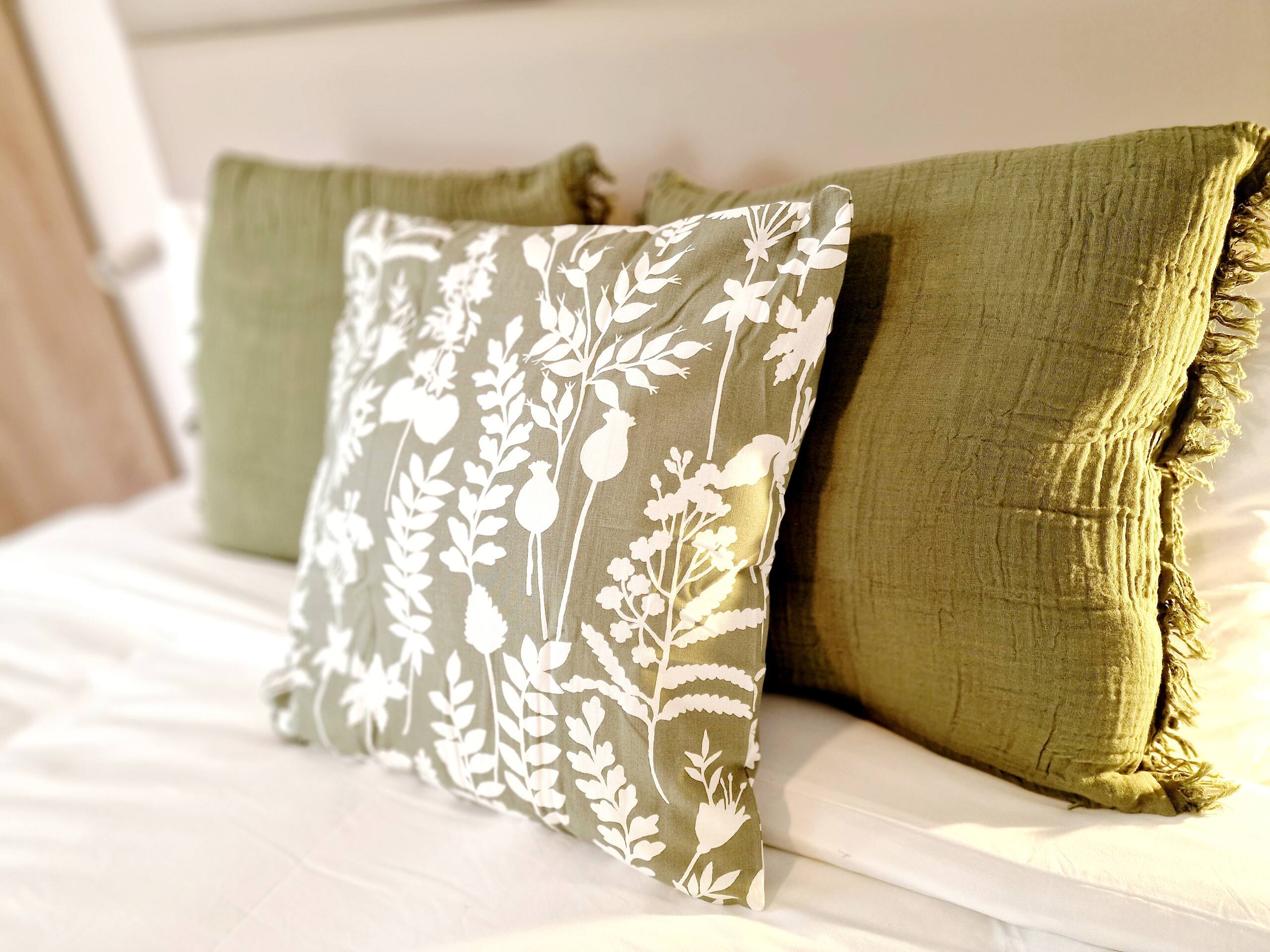 Cozy Yellow House 9