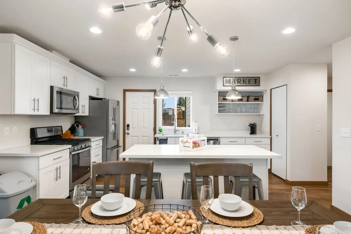 Lovely Family Gem ~ 10mins to Downtown 15