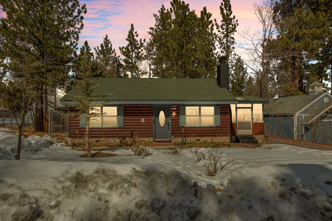 Lil' Oso Bonita Cabin | Walk 2 the Village, Games & SPA