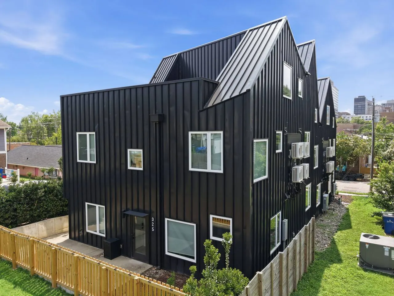 Downtown Authentic, Backyard, Rooftop, Pets OK 1