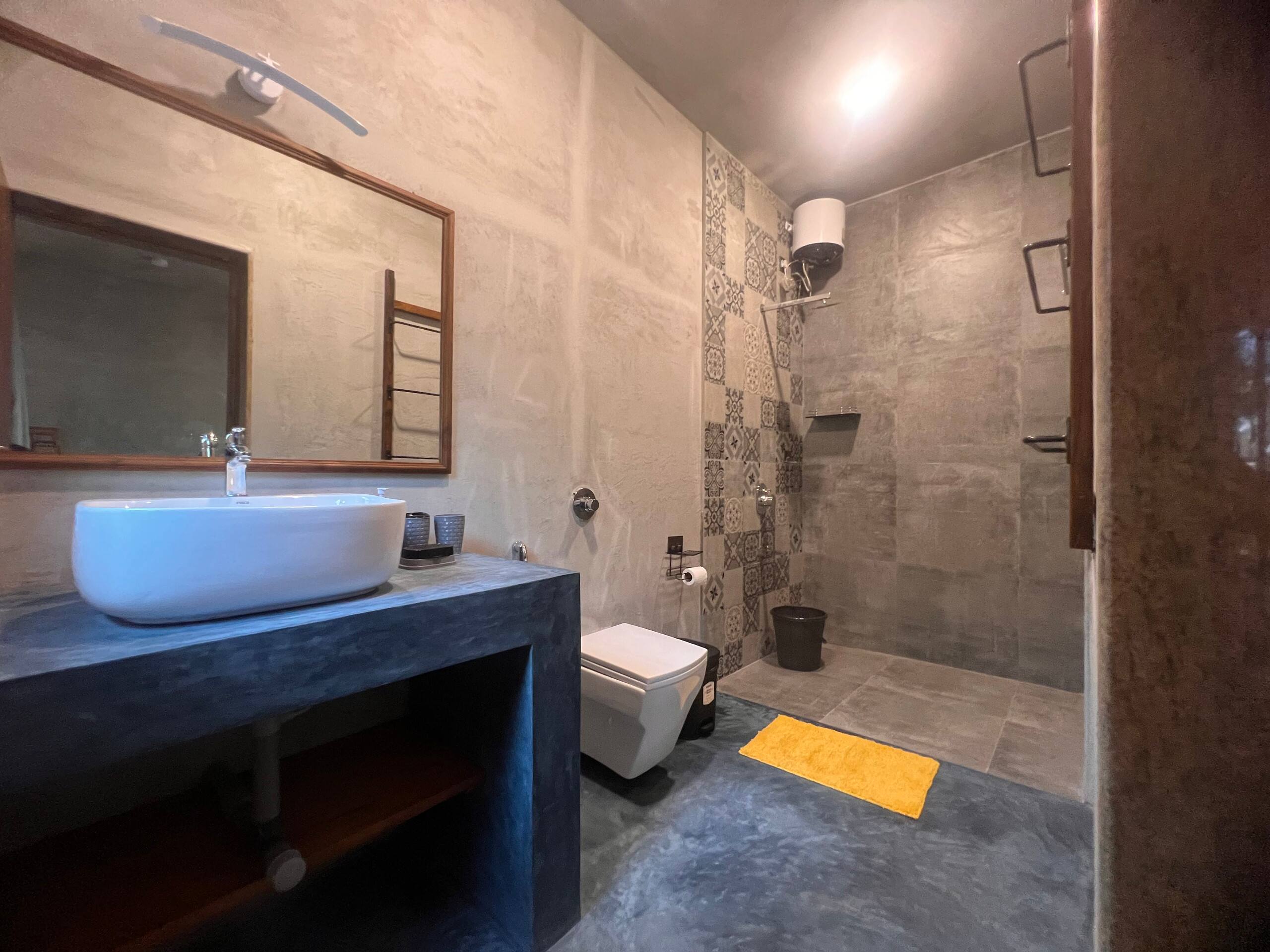Private A/C room in spacious villa @colombhouse 36