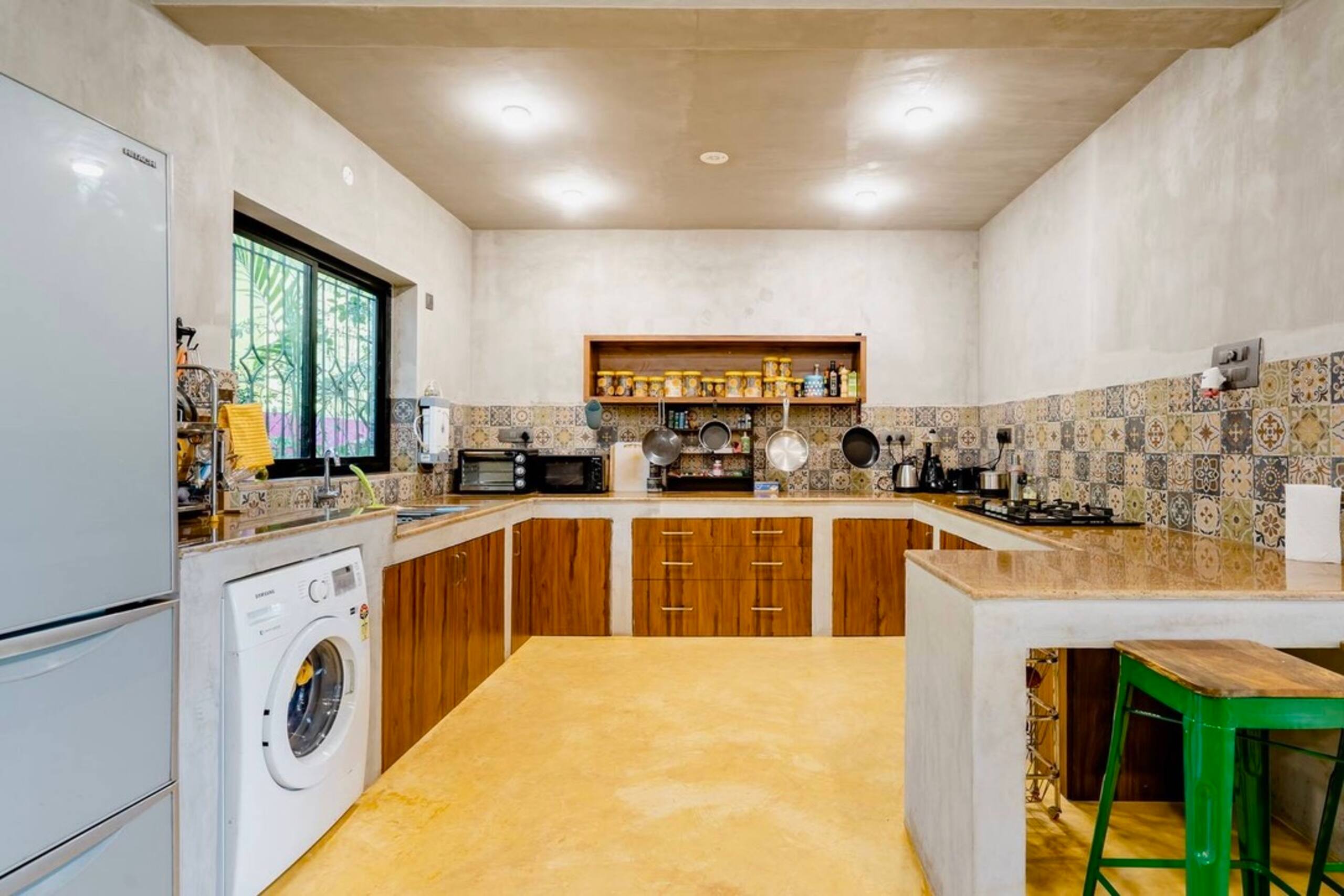 Private A/C room in spacious villa @colombhouse 28
