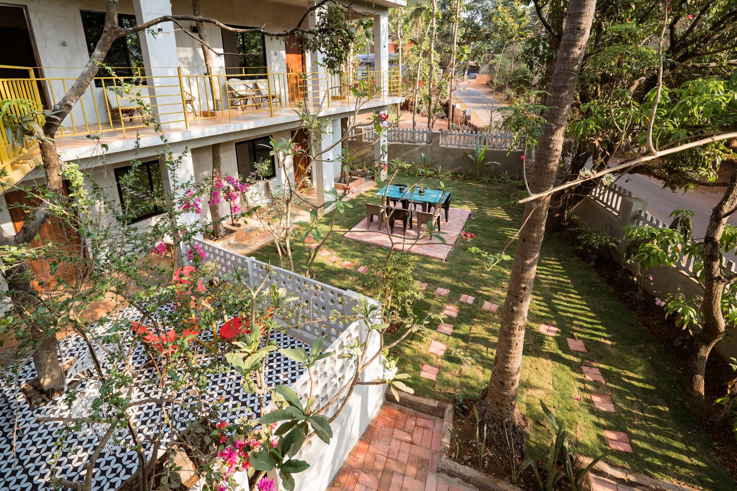 Private A/C room in spacious villa @colombhouse 26