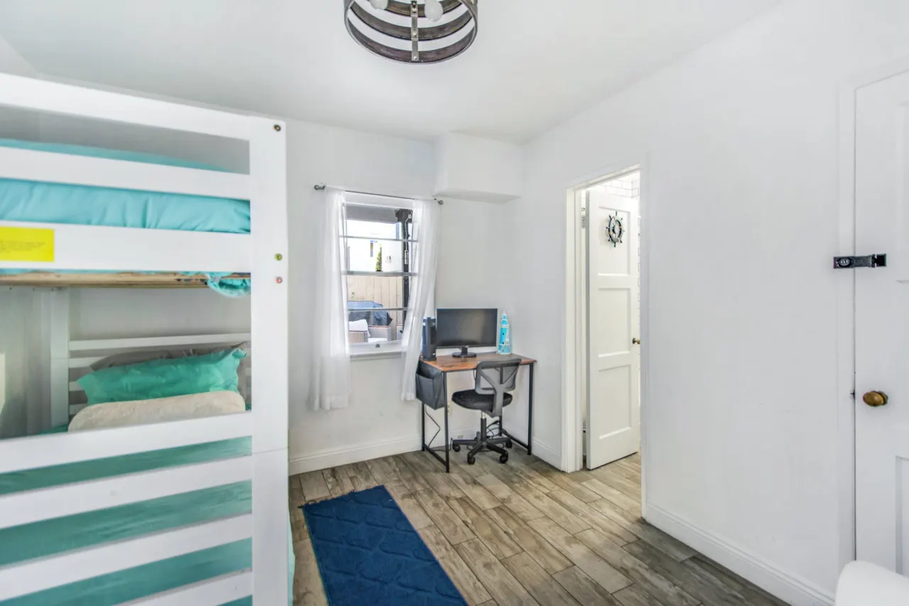 MB Gem Lower - Steps To The Beach, Ocean Breeze 16