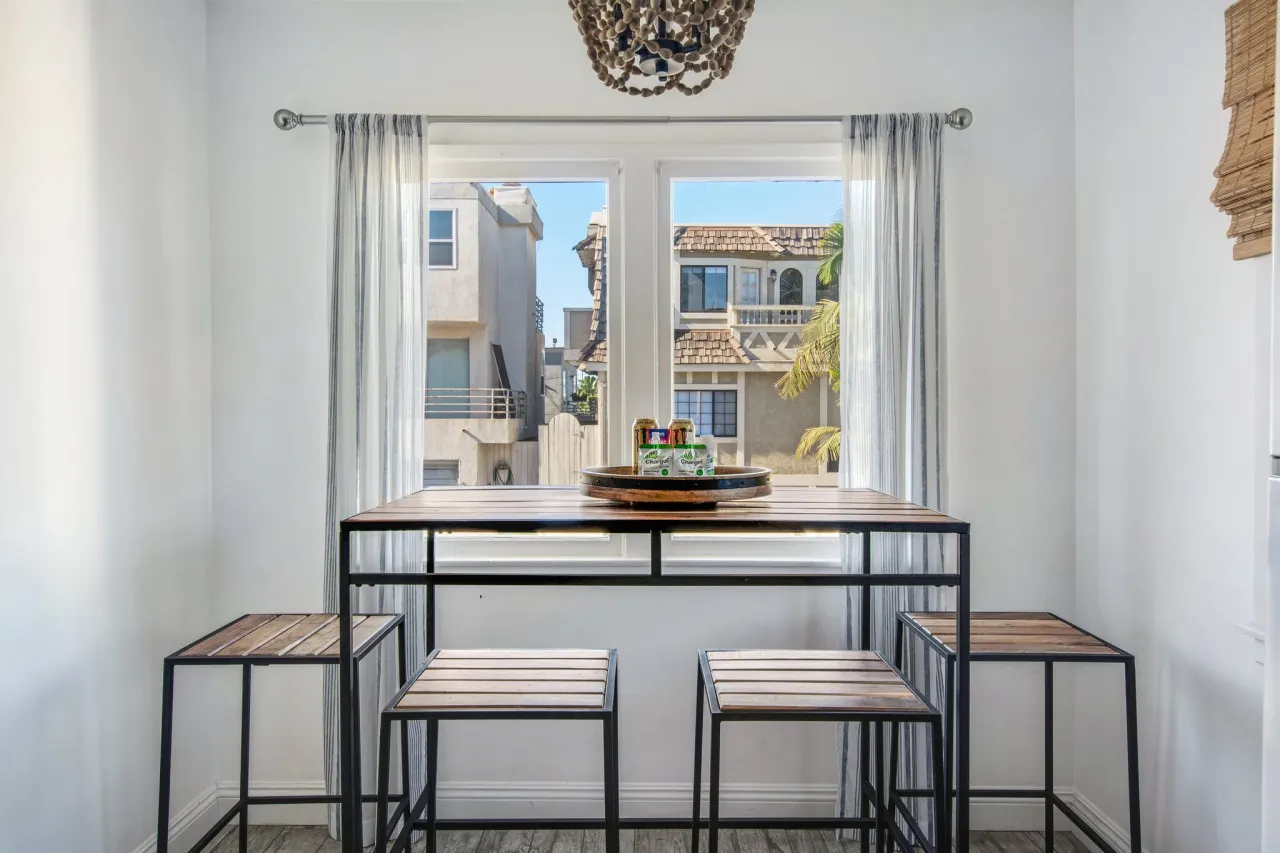 MB Gem Lower - Steps To The Beach, Ocean Breeze 8