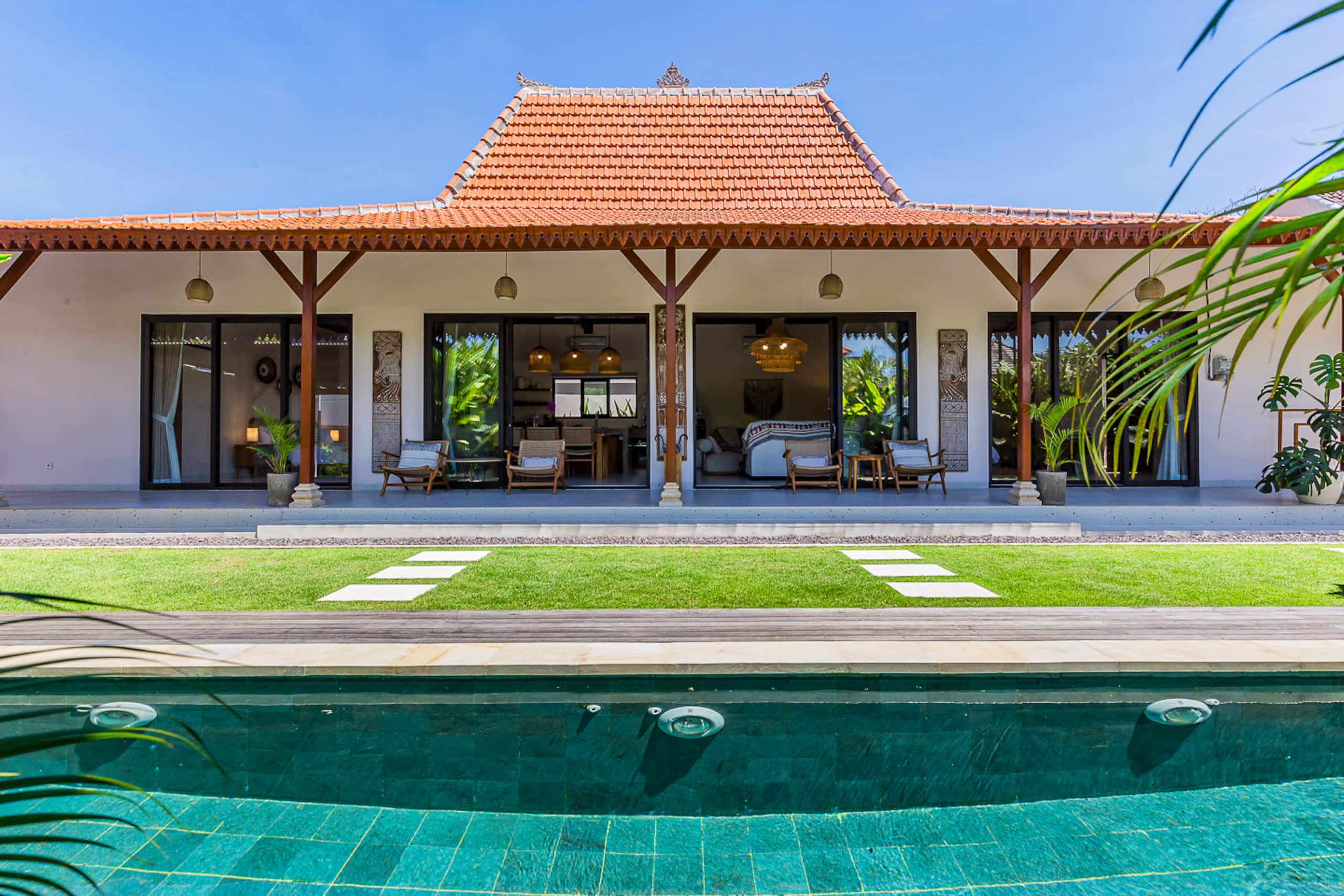 Spacious Luxury 2BR Tropical Villa in Jimbaran — photo 2