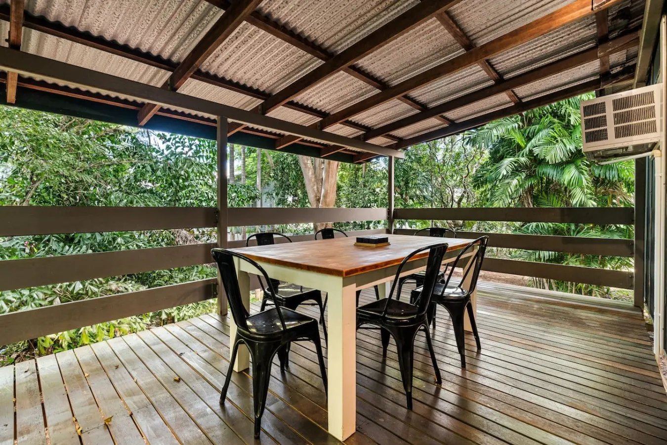 Zen City Tropics: Fenced Yard - Balcony - Desk — photo 4