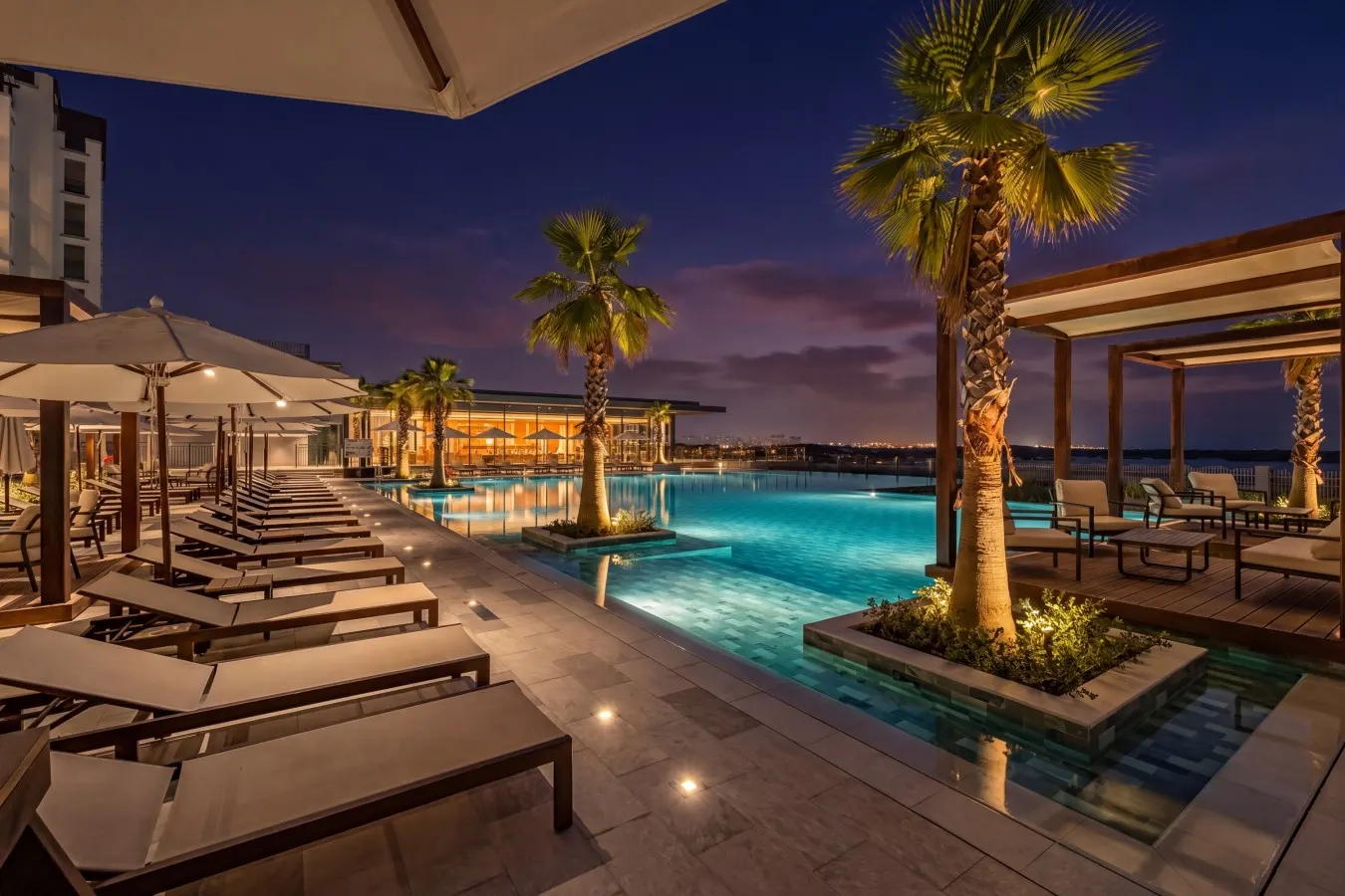 Bright Luxe Home in Yas Island — photo 2