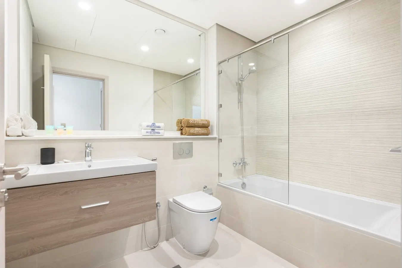 Bright Luxe Home in Yas Island — photo 5