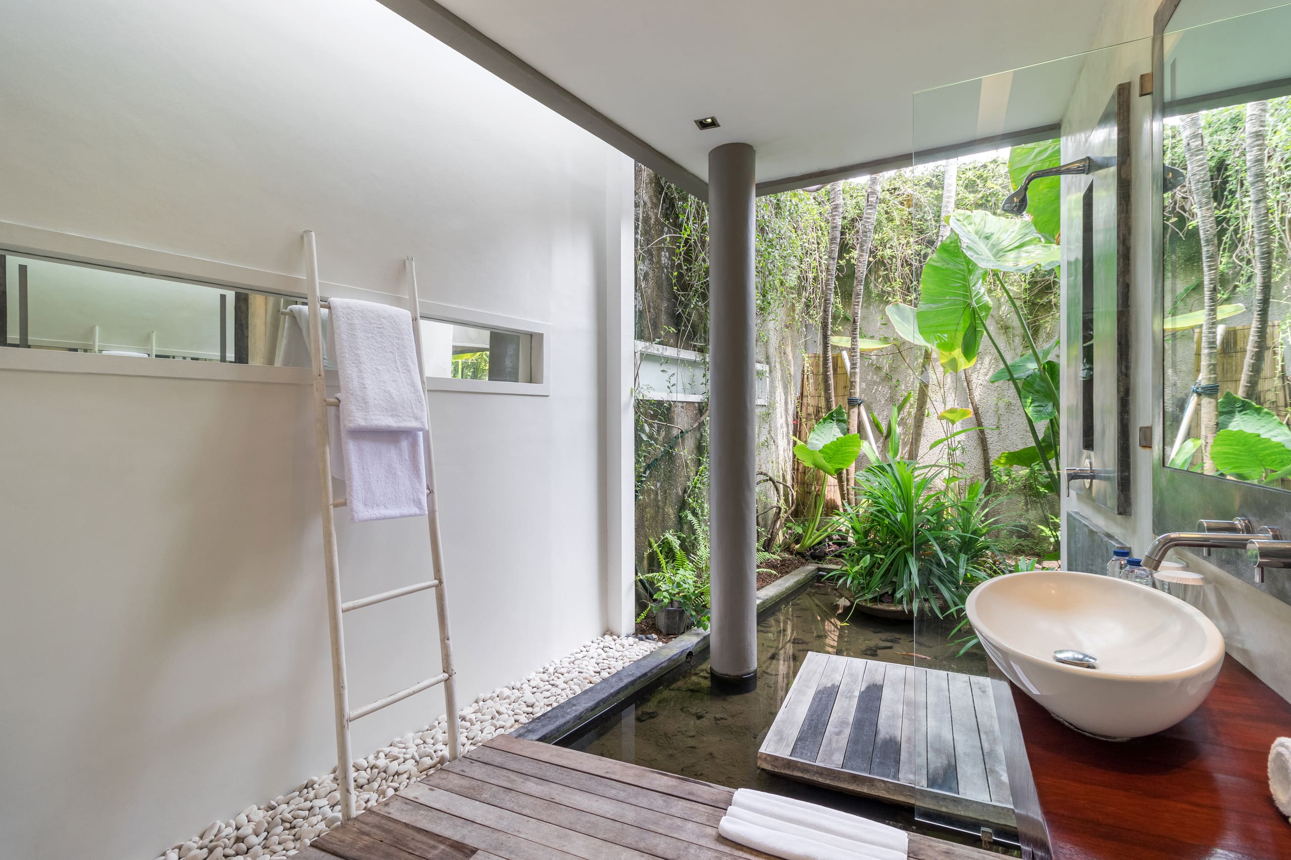 Stunning 4 Bed, Butler Service, Security, Central 36