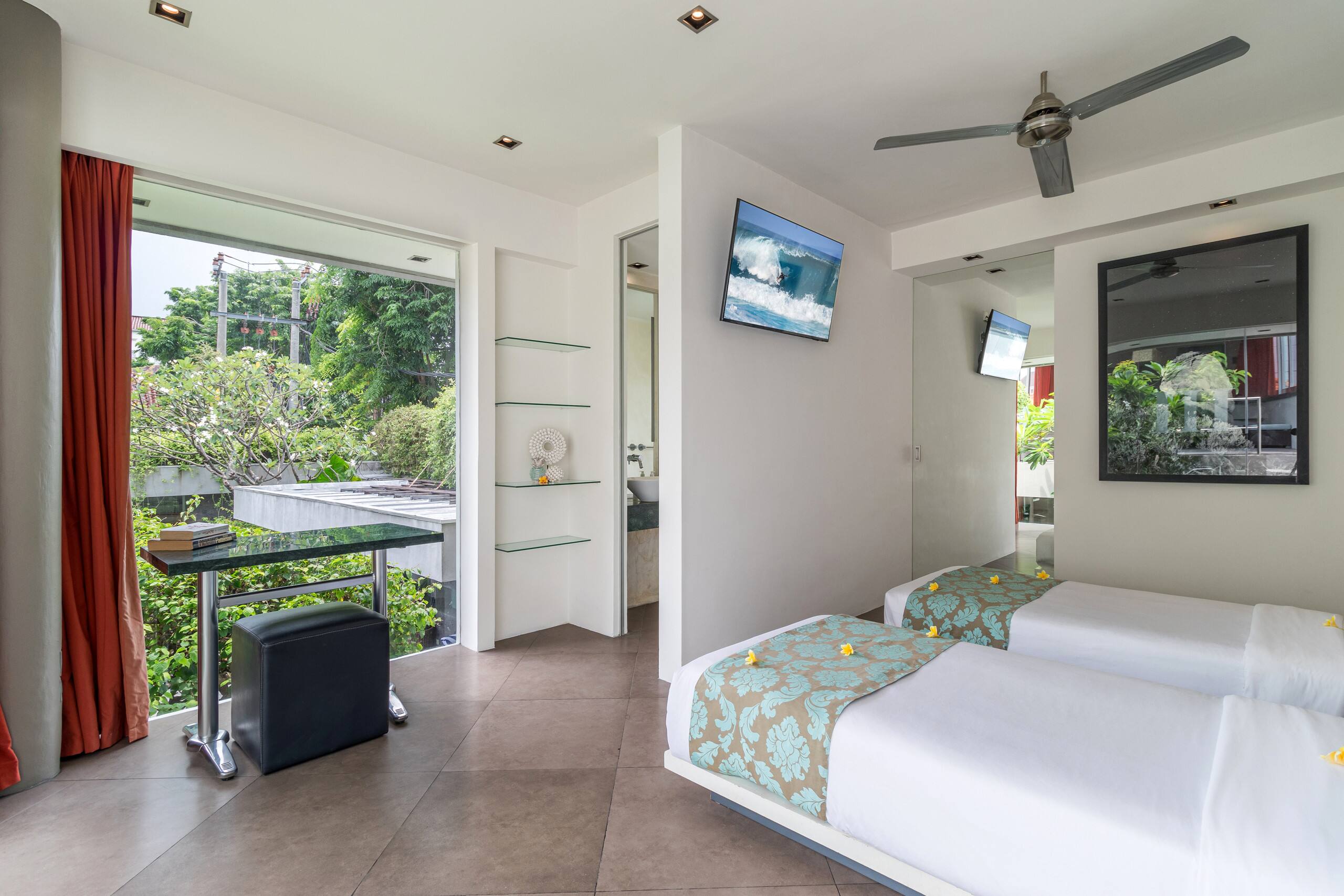 Stunning 4 Bed, Butler Service, Security, Central 26