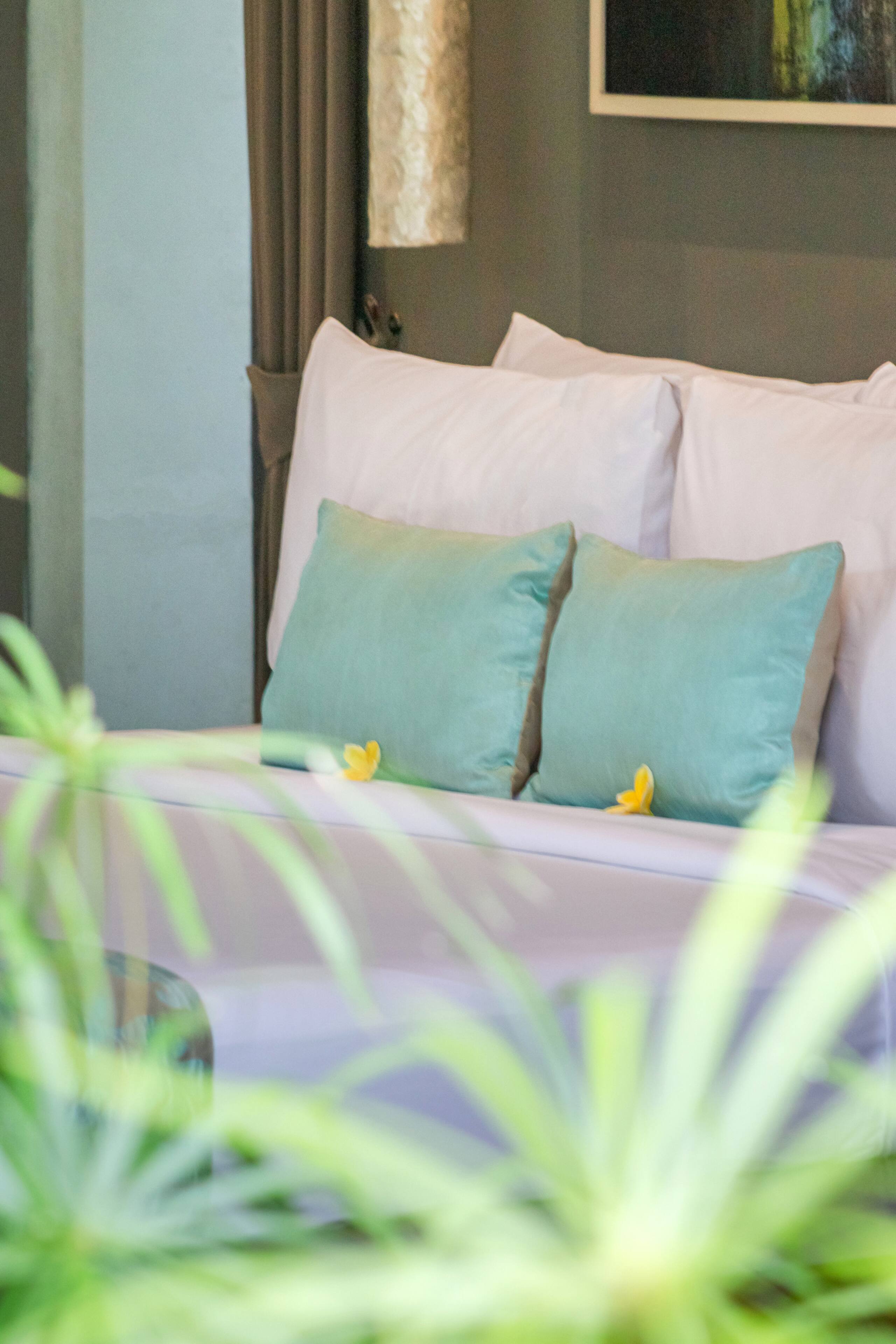 Stunning 4 Bed, Butler Service, Security, Central 16