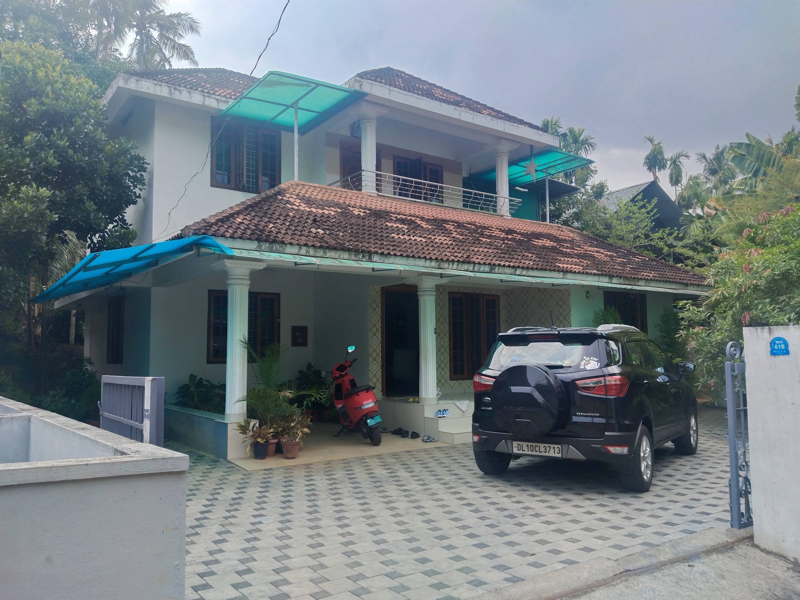 Secluded 3bhk house at Chalakudy w gated parking