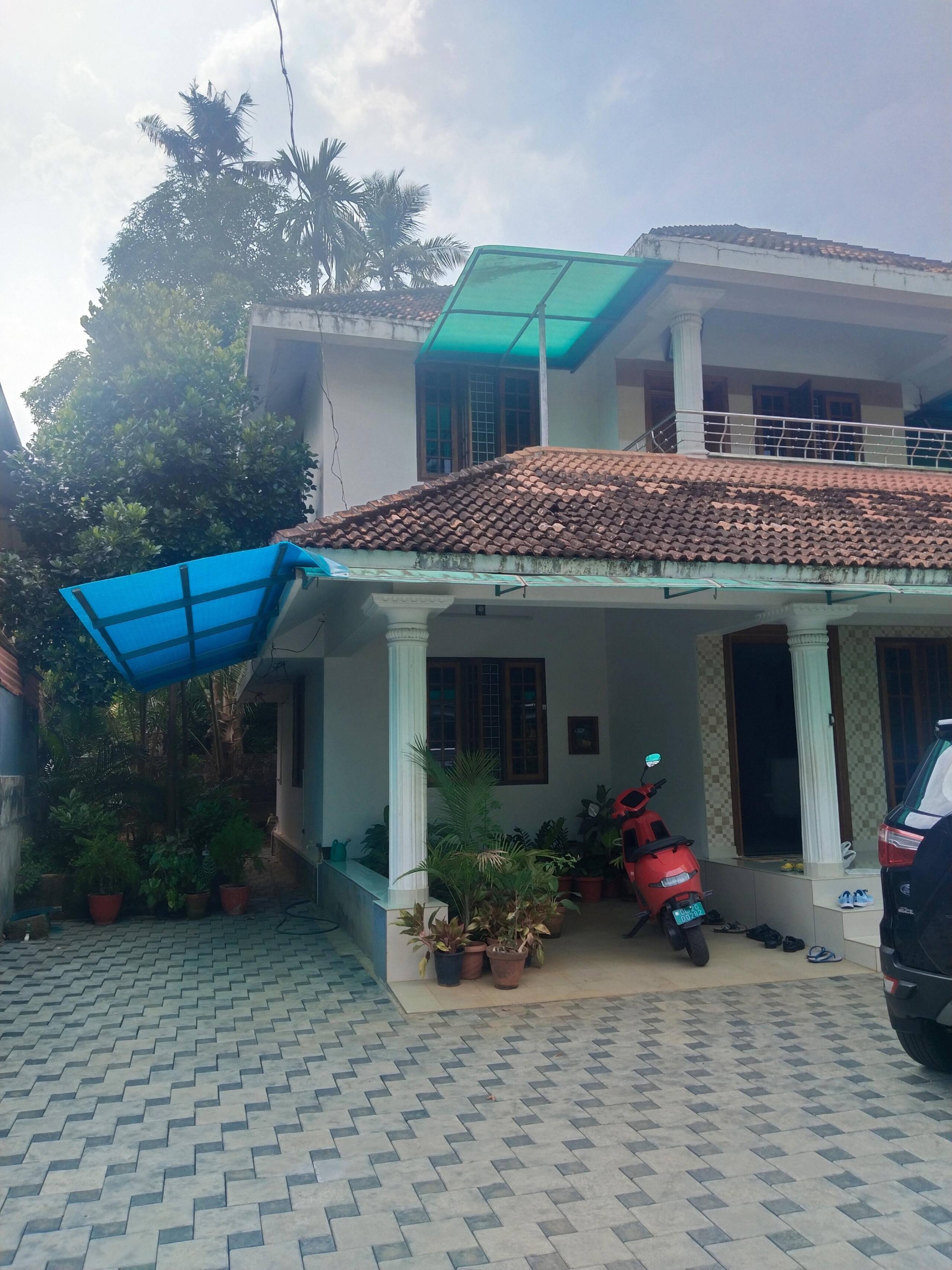 Secluded 3bhk house at Chalakudy w gated parking 6