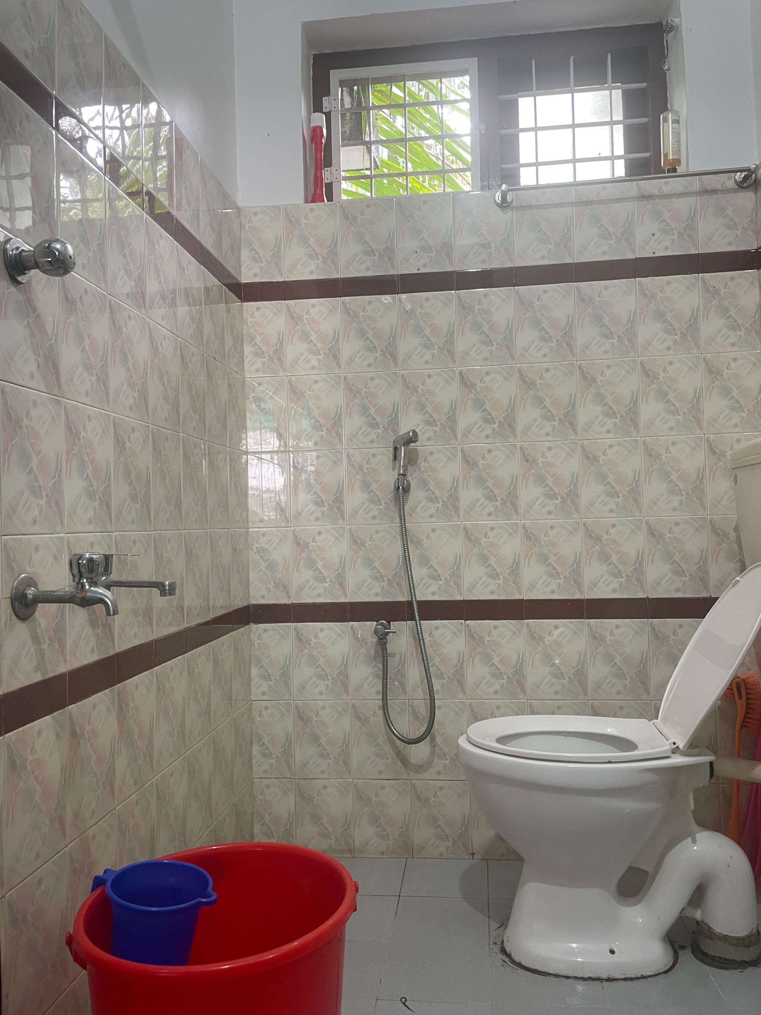 Secluded 3bhk house at Chalakudy w gated parking 20