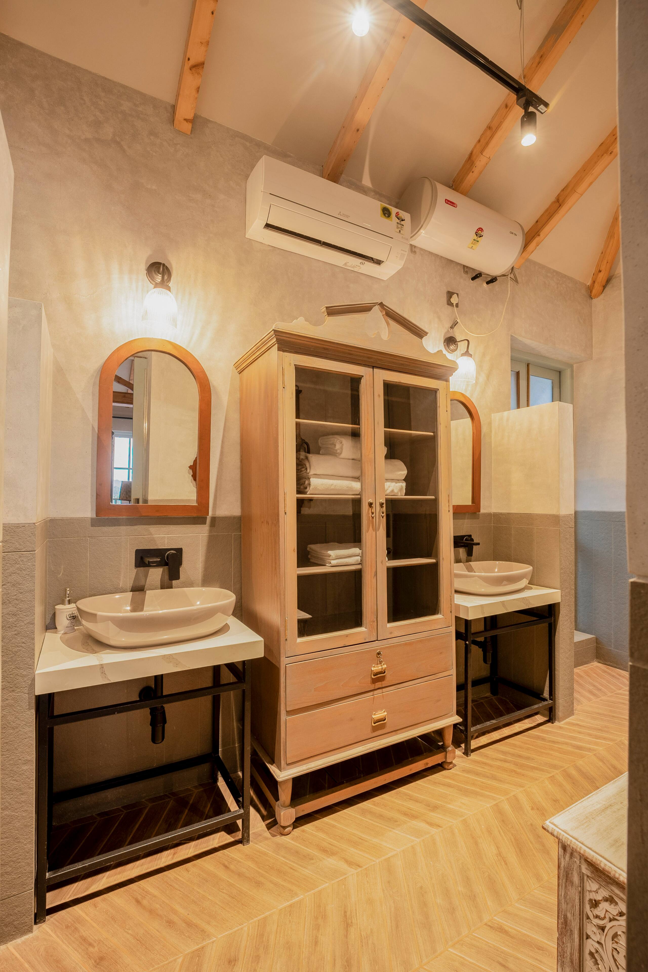 Lindsay Manor | Casa Malaga-Pool | Designer Villa 33