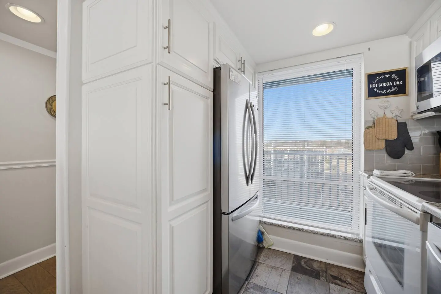 Virginia Beach Oceanfront Condo Balcony + Pool 9