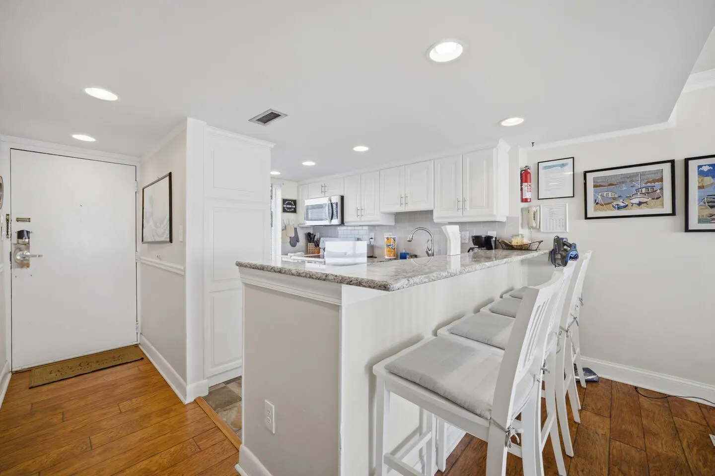 Virginia Beach Oceanfront Condo Balcony + Pool 10