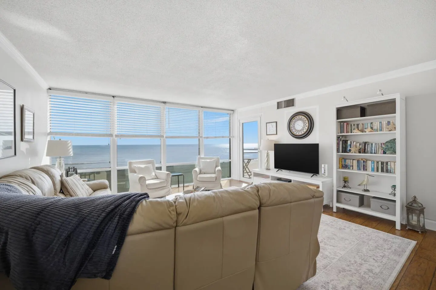 Virginia Beach Oceanfront Condo Balcony + Pool 12