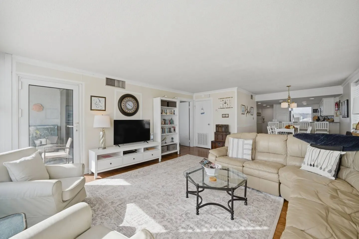 Virginia Beach Oceanfront Condo Balcony + Pool 14