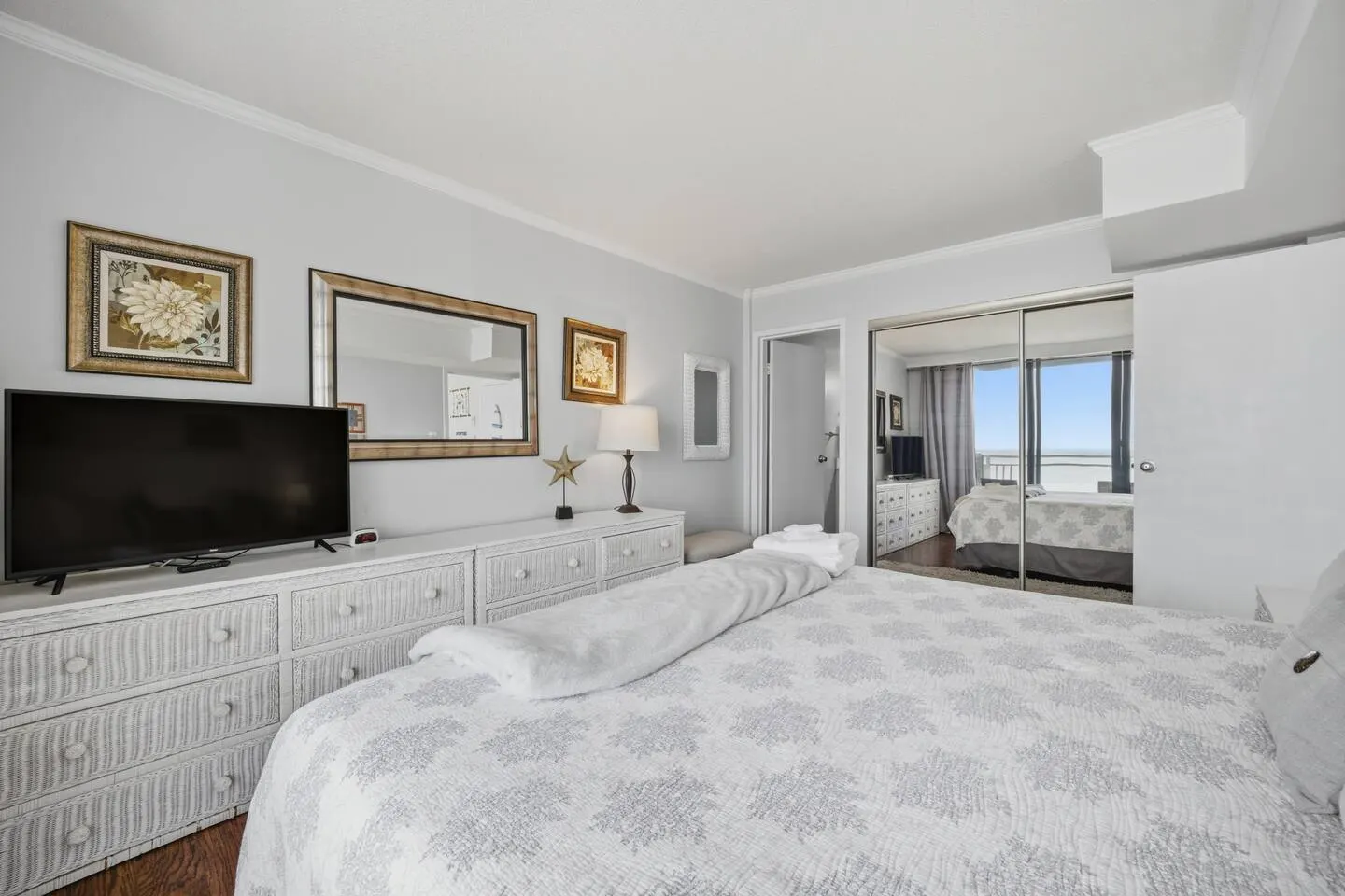 Virginia Beach Oceanfront Condo Balcony + Pool 18