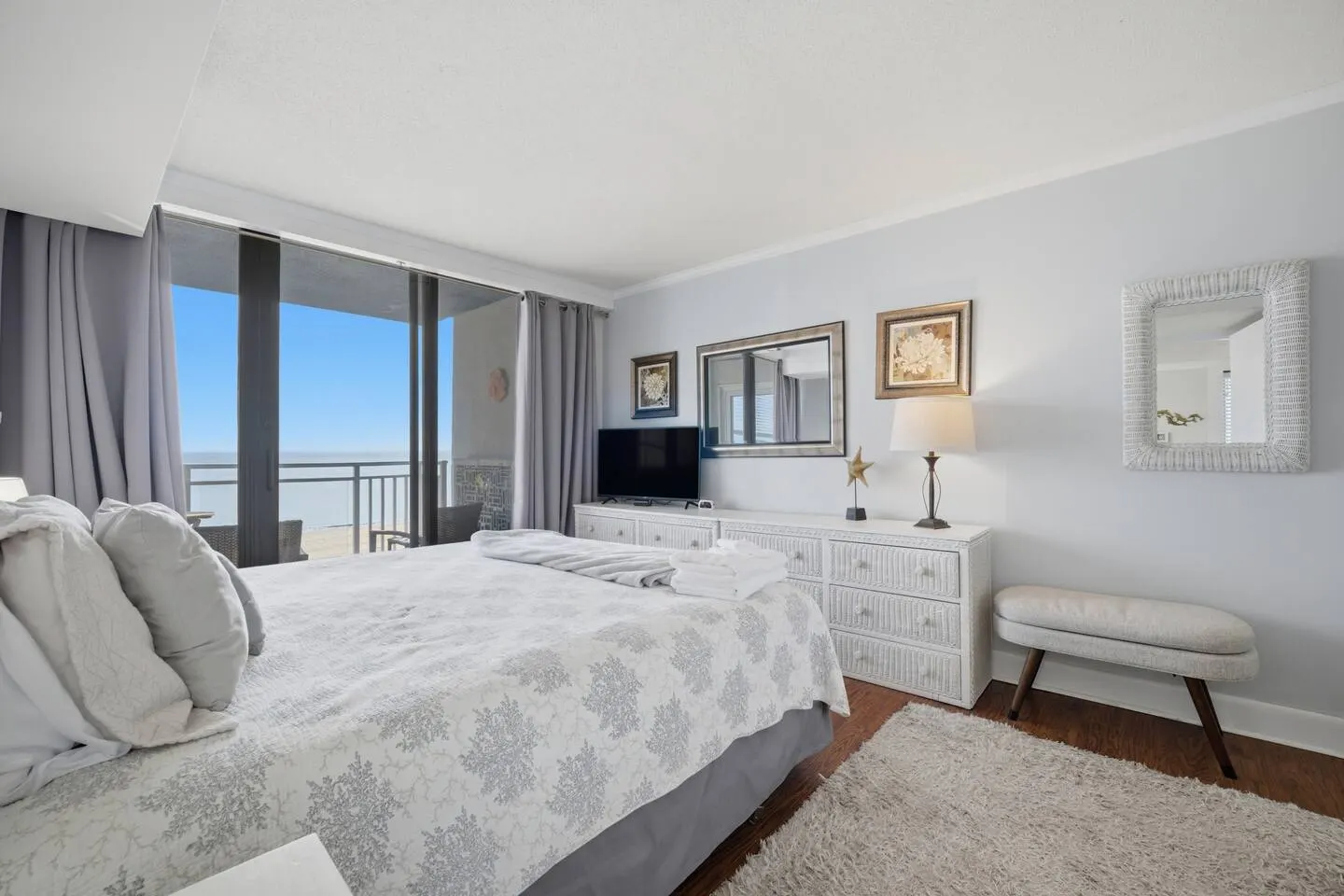 Virginia Beach Oceanfront Condo | Balcony + Pool — photo 3