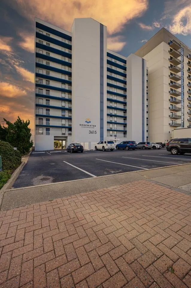 Virginia Beach Oceanfront Condo | Balcony + Pool — photo 5