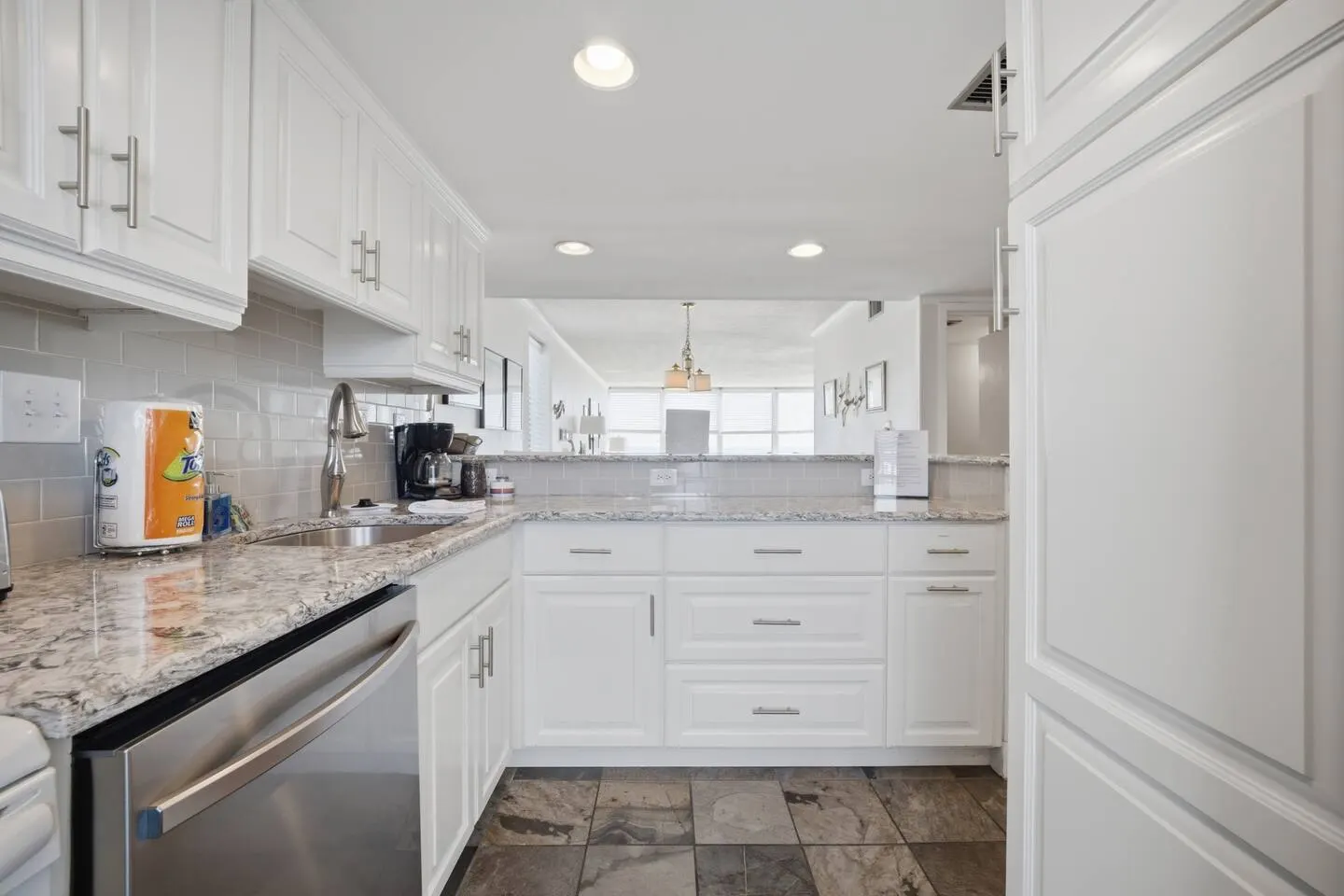 Virginia Beach Oceanfront Condo Balcony + Pool 6