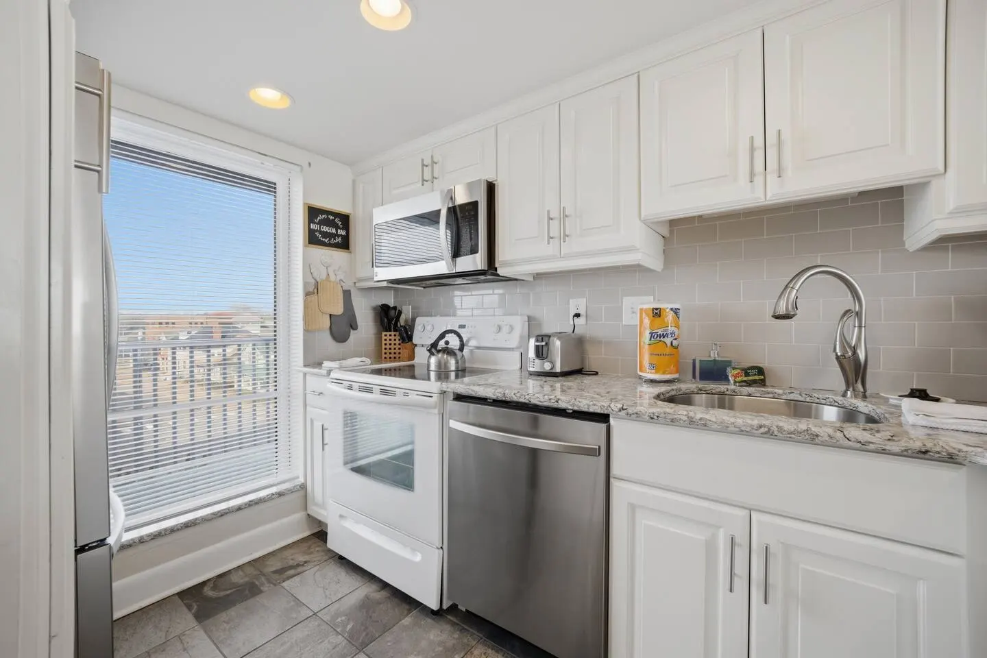 Virginia Beach Oceanfront Condo Balcony + Pool 7