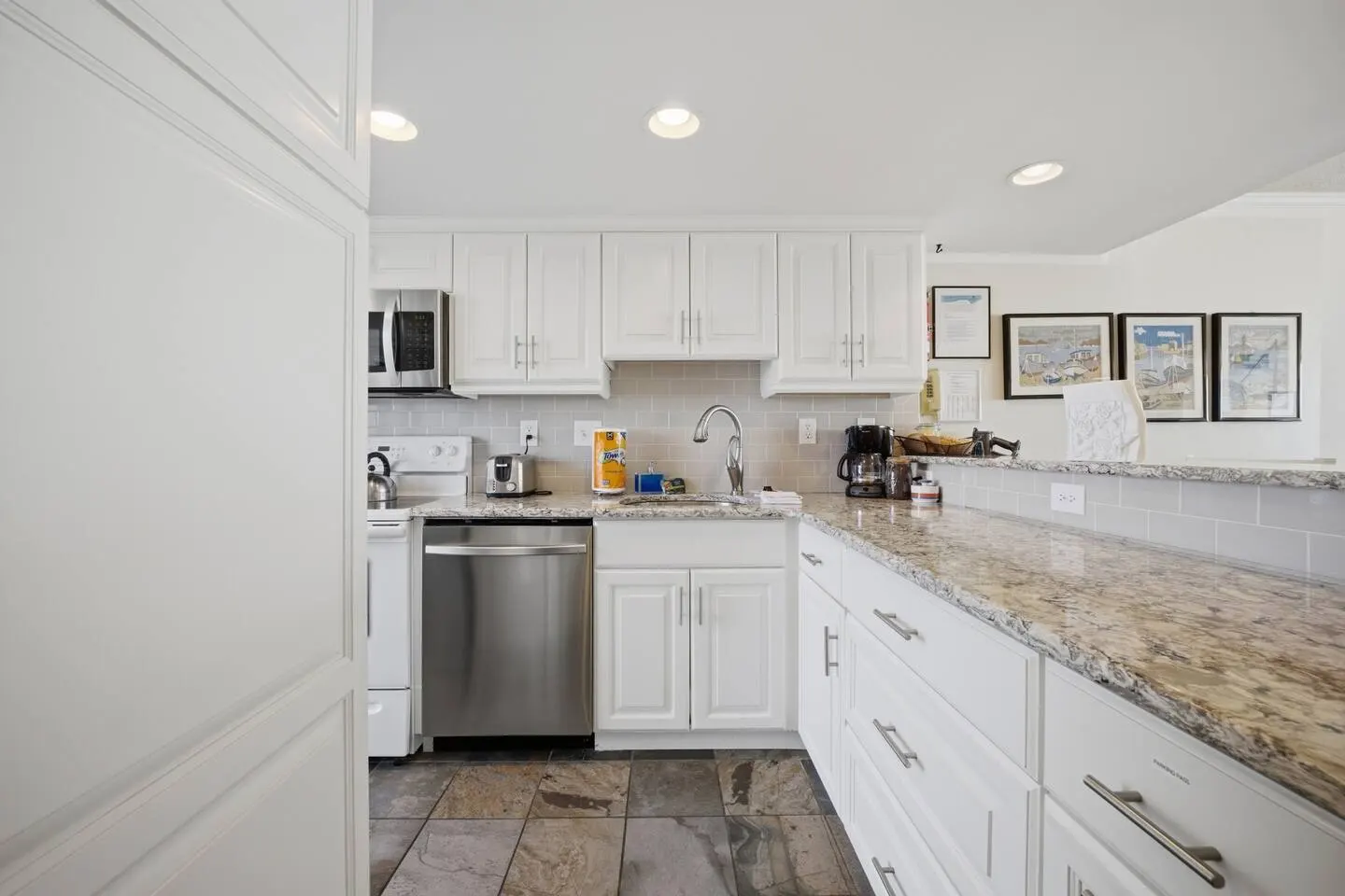 Virginia Beach Oceanfront Condo Balcony + Pool 8