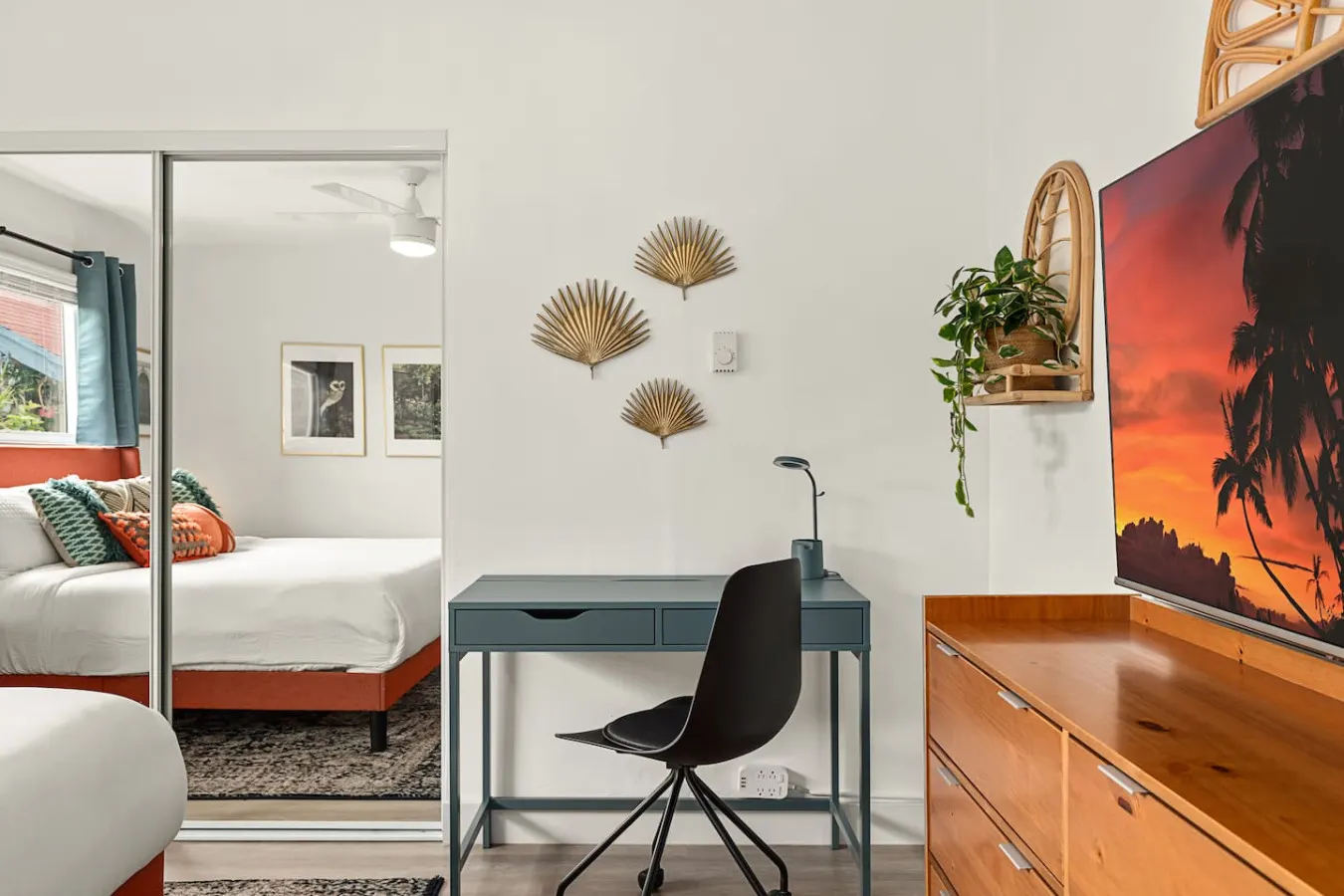 East Village Arts District, King Suite w/ Sofa Bed — photo 3