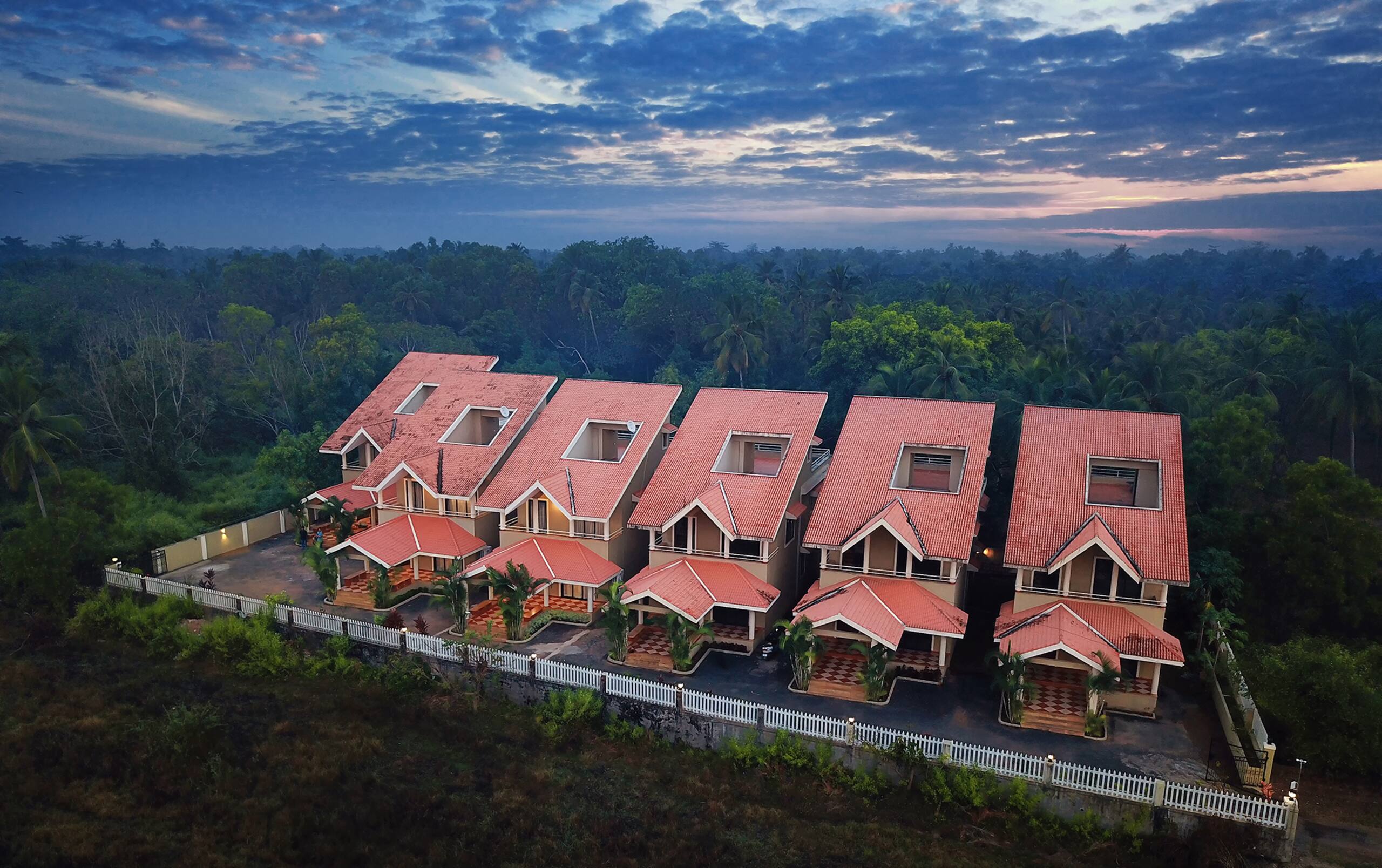 Treehouse Blue villa 5 Cook, Brkfast, Pool & Wifi 37