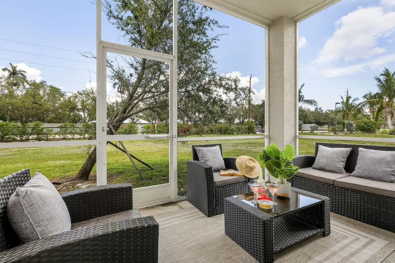 Gorgeous Townhome Close to the beaches 2