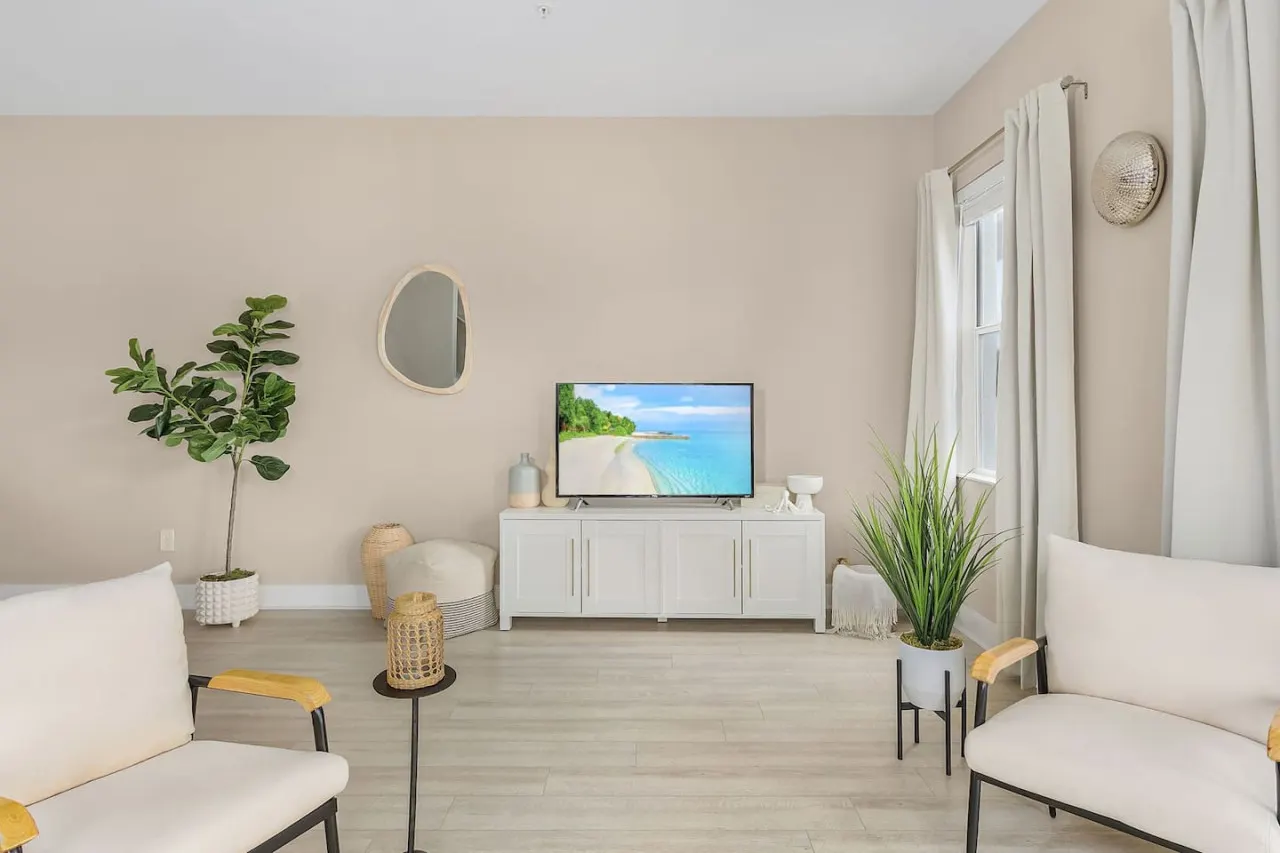 Gorgeous Townhome Close to the beaches 13