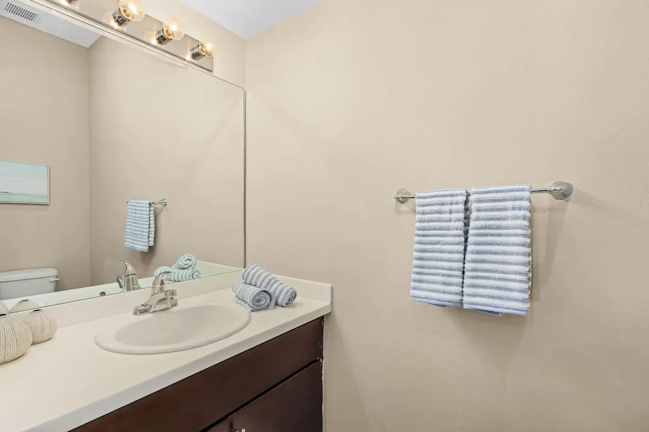 Gorgeous Townhome Close to the beaches 14
