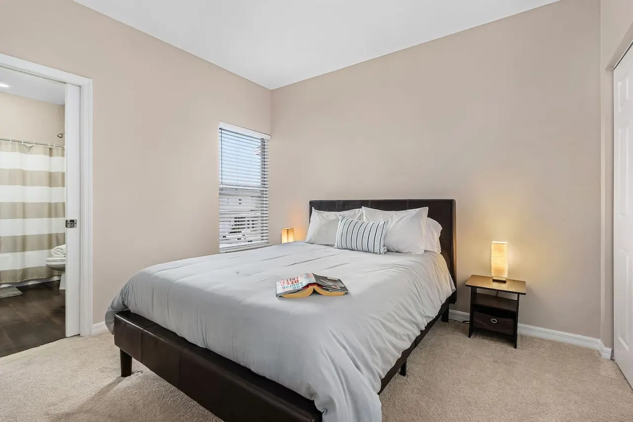 Gorgeous Townhome Close to the beaches 17