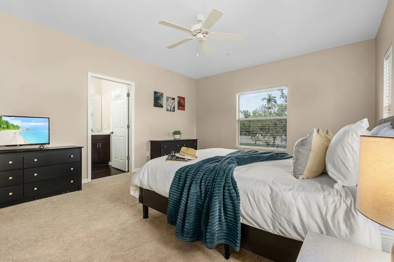 Gorgeous Townhome Close to the beaches 5