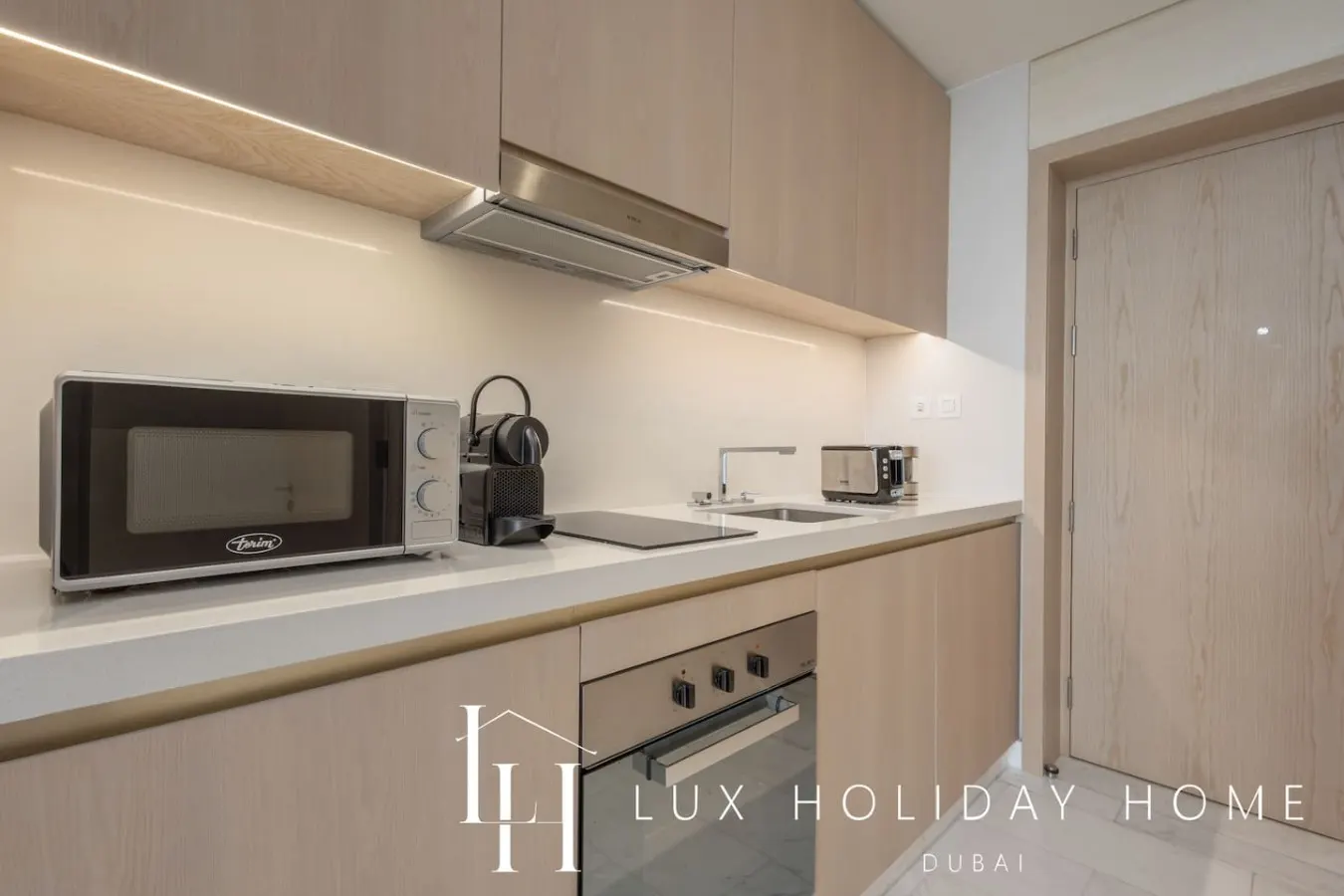 LUX Iconic Views at The Palm Tower Studio 6 12