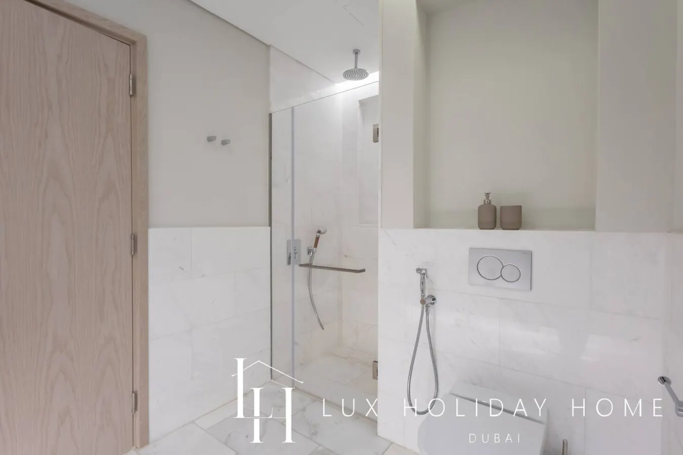 LUX Iconic Views at The Palm Tower Studio 6 13