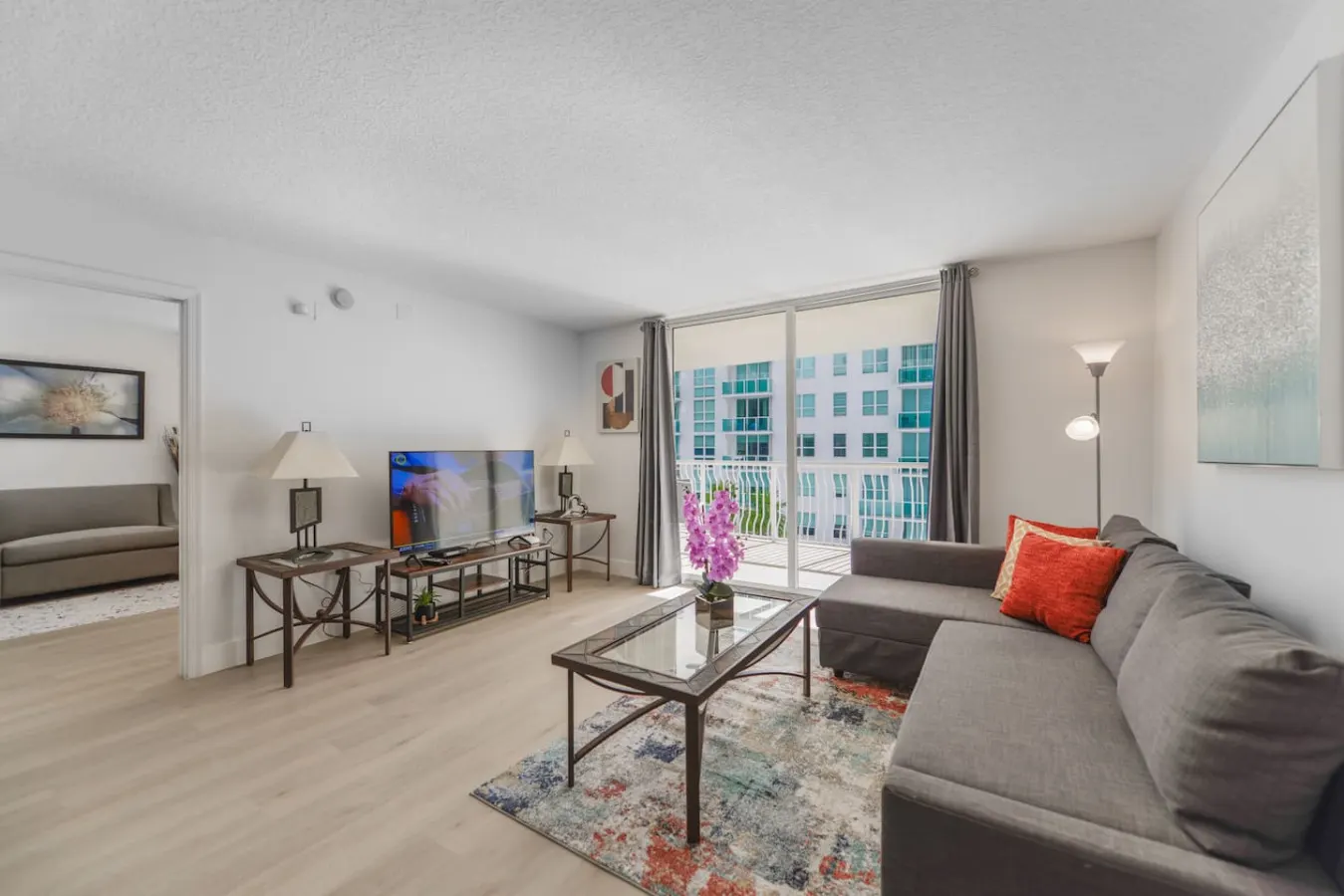 Great Apt in Brickell Condo + Balcony/Free Parking 1
