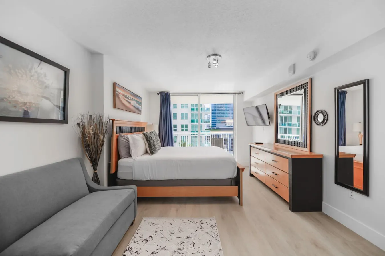 Great Apt in Brickell Condo + Balcony/Free Parking 10