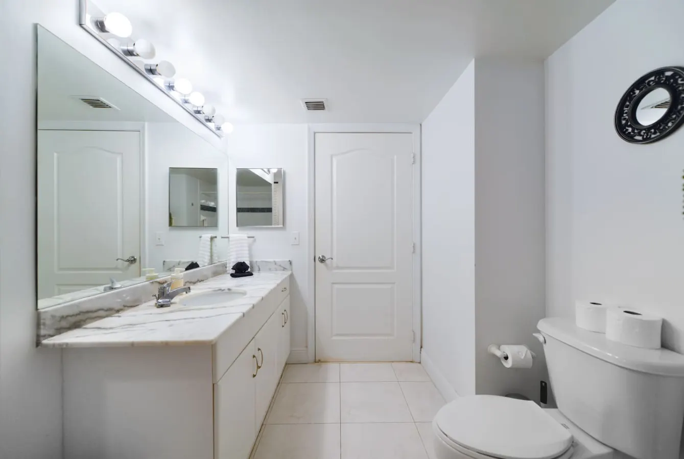 Great Apt in Brickell Condo + Balcony/Free Parking 11